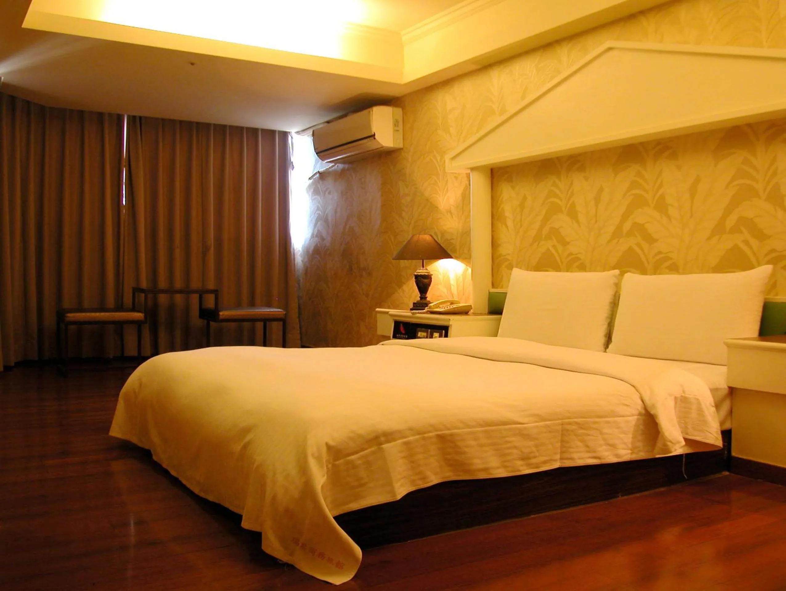 Bed in Zaw Jung Business Hotel