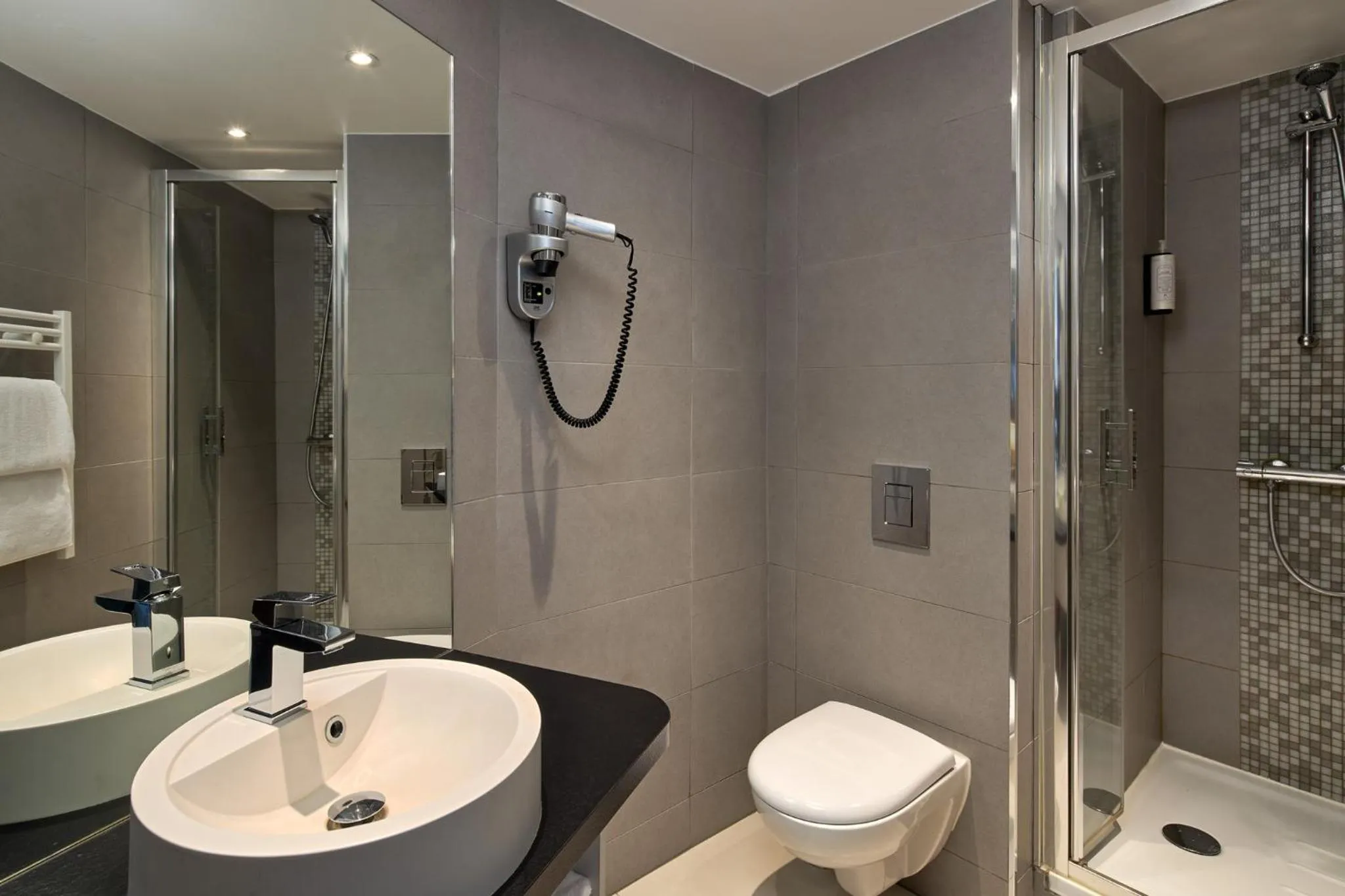 Bathroom in Timhotel Odessa Montparnasse