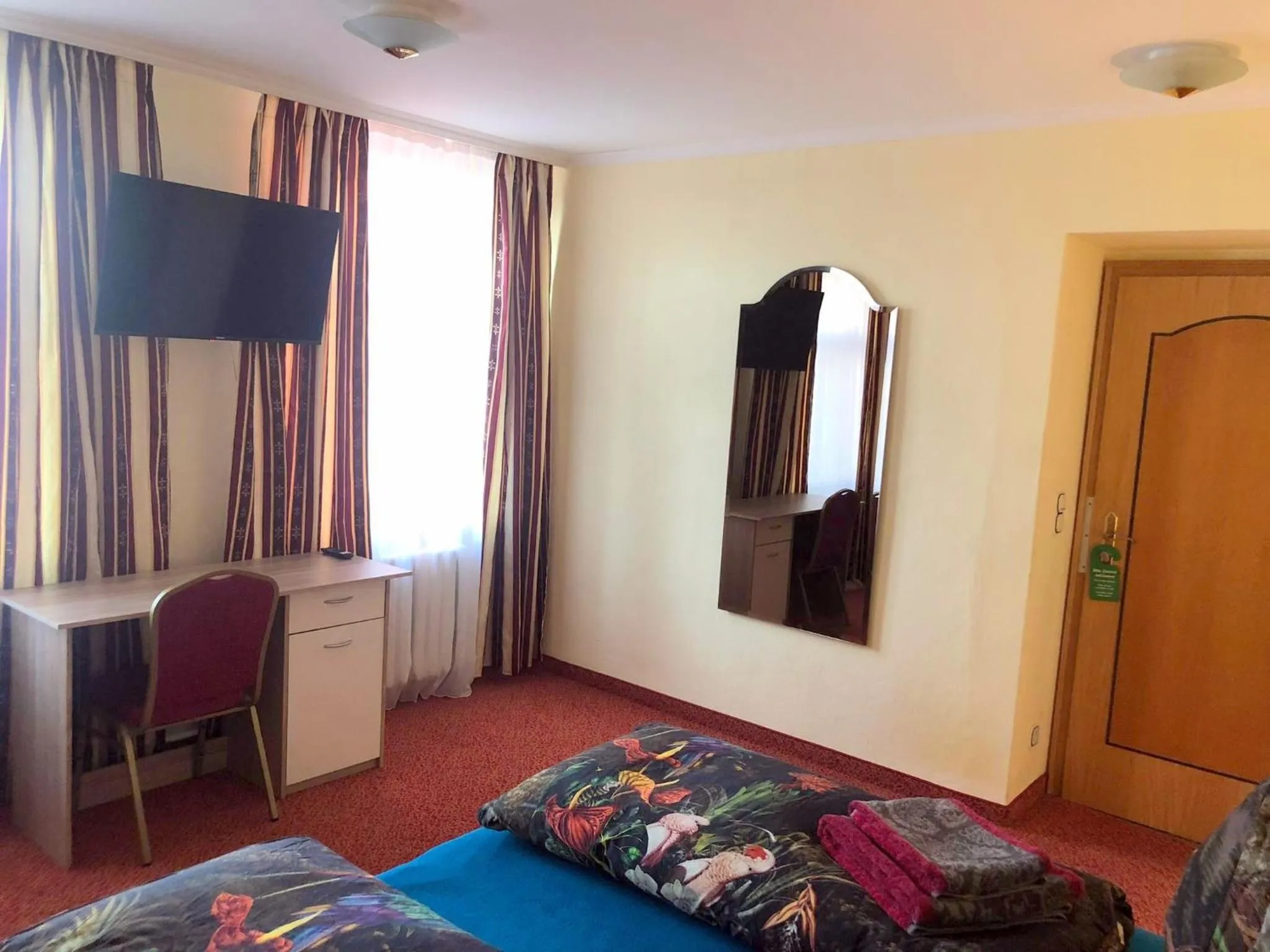 TV and multimedia, Bed in Hotel Eulenspiegel - Das Erlebnishotel in Riesa