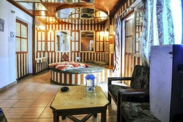 Photo of the whole room, Bed in Hotel Gulmarg Regency