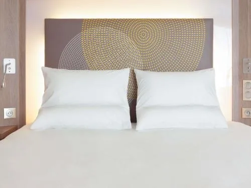 Bedroom, Bed in Novotel Paris Gare De Lyon