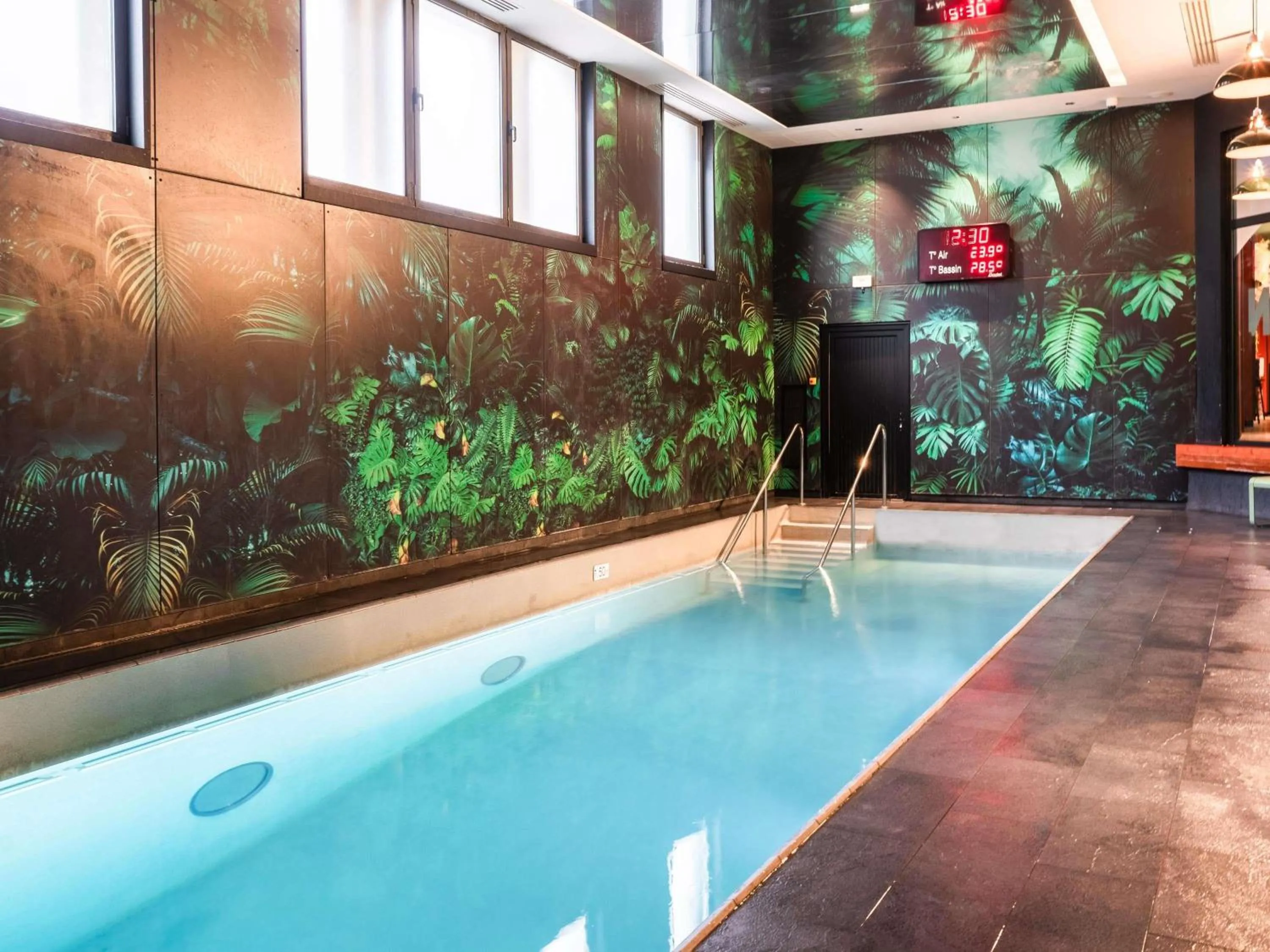 Pool view in Novotel Paris Gare De Lyon