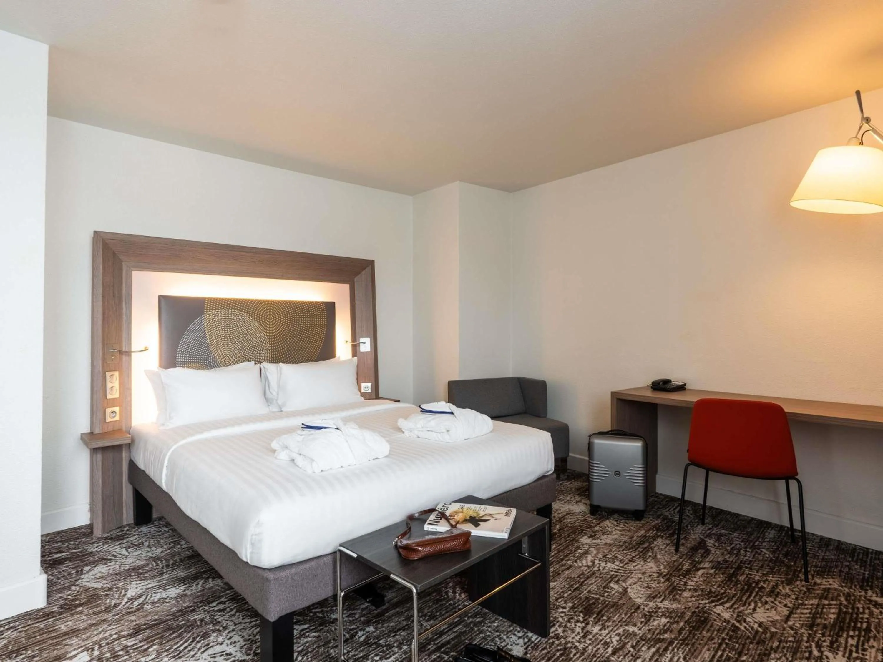 Bedroom, Bed in Novotel Paris Gare De Lyon