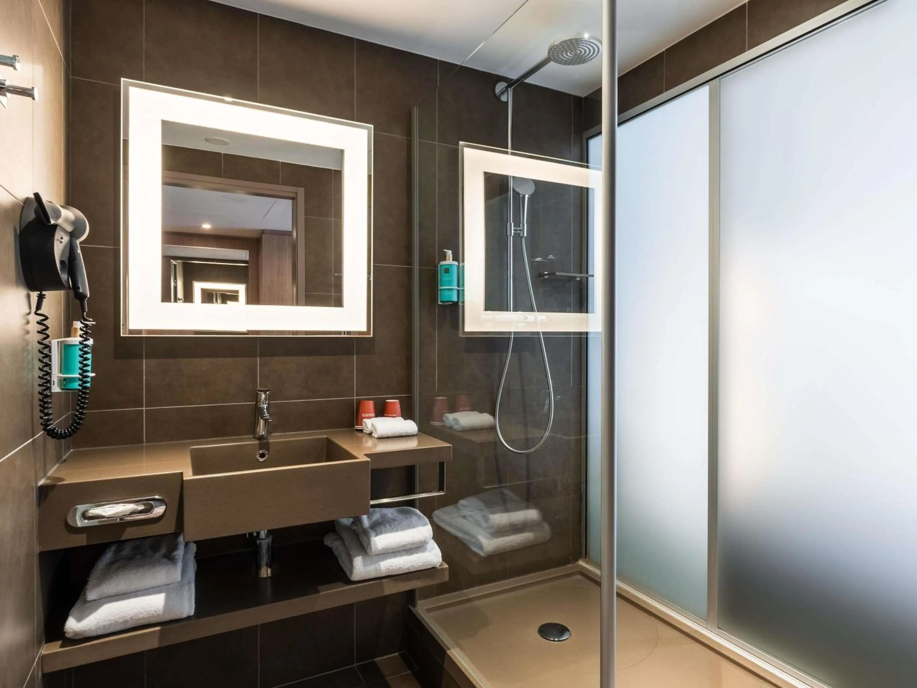 Standard Double Room with Queen Size Bed in Novotel Paris Gare De Lyon