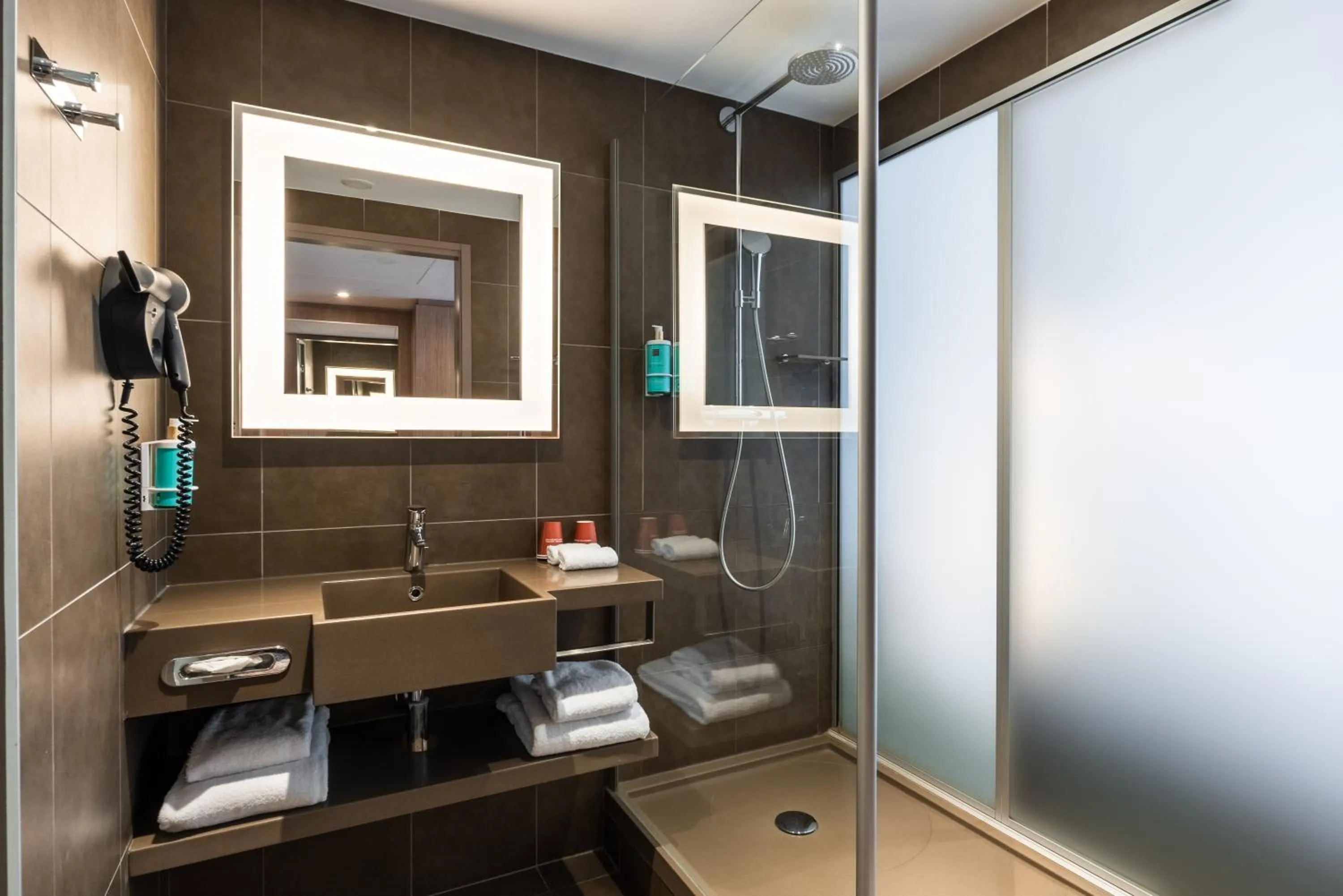 Shower in Novotel Paris Gare De Lyon