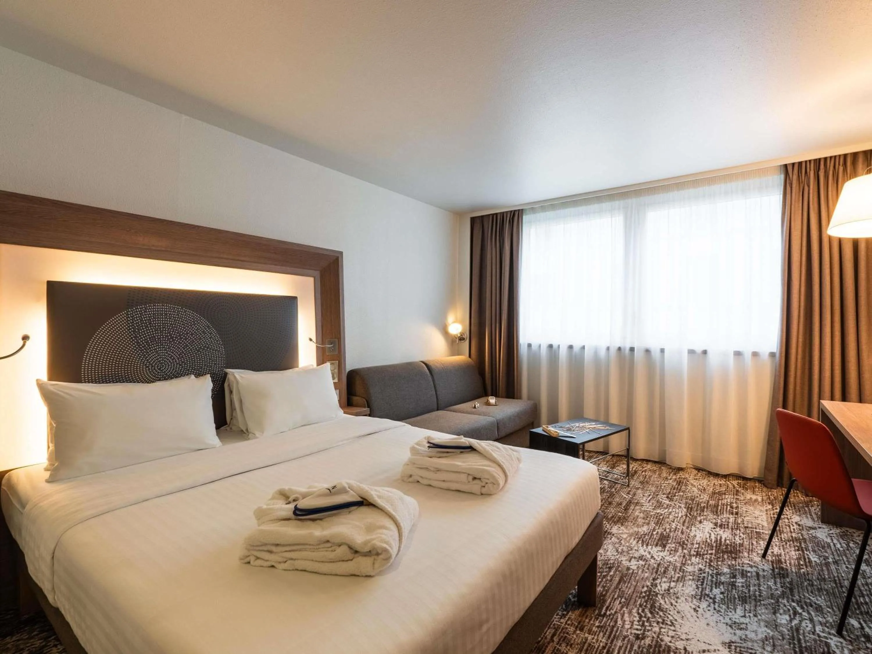 Bedroom, Bed in Novotel Paris Gare De Lyon