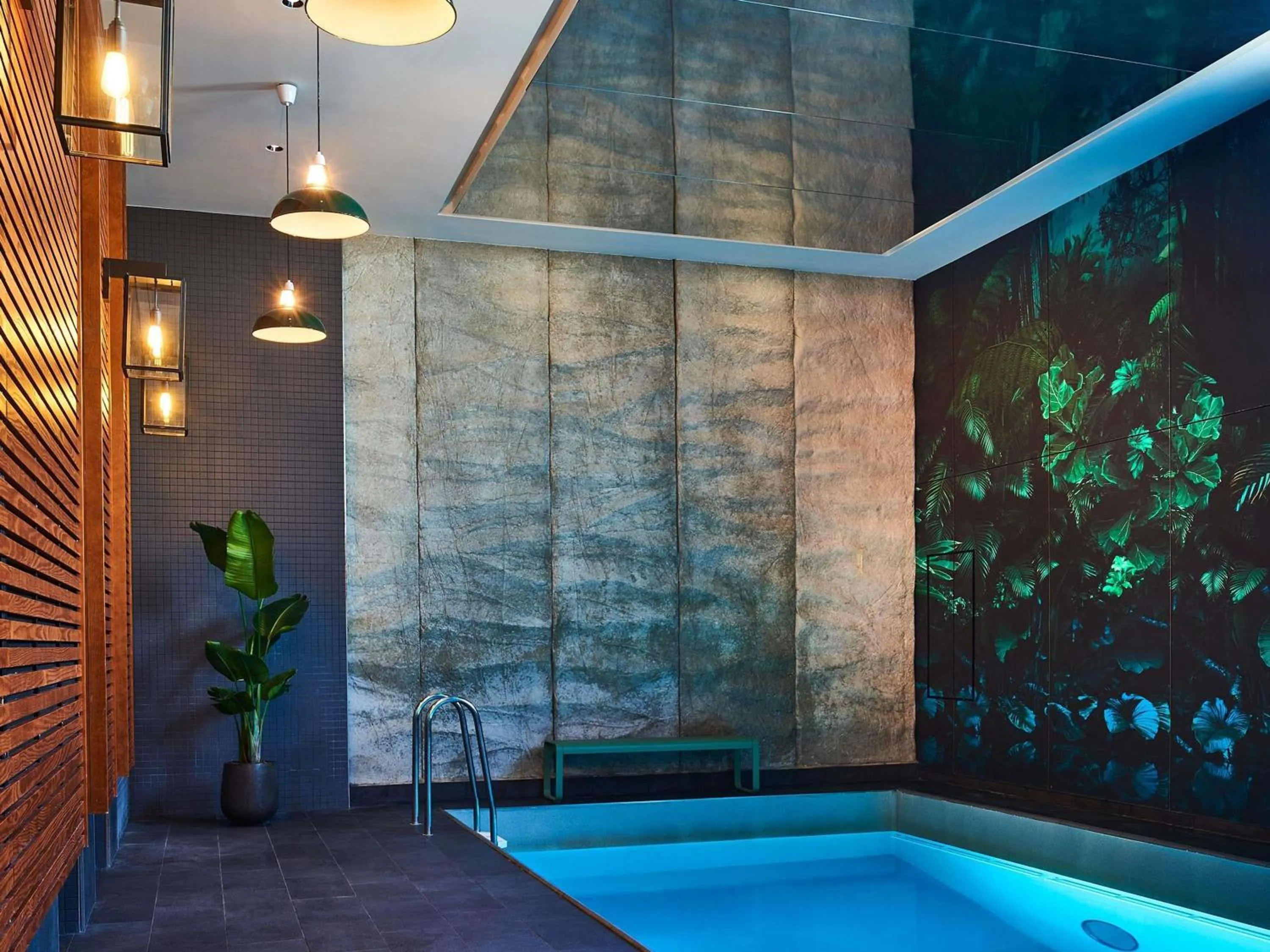 Pool view in Novotel Paris Gare De Lyon