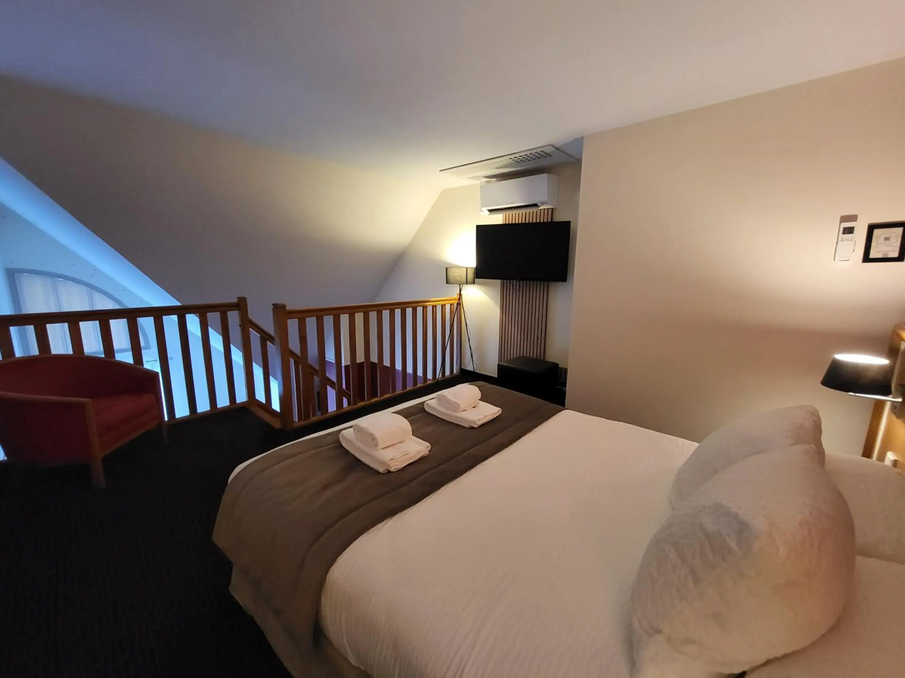 Bed in Domaine de la Forêt d'Orient, Logis Hôtel, Restaurant, Spa et Golf Bed in Domaine de la Forêt d'Orient, Logis Hôtel, Restaurant, Spa et Golf