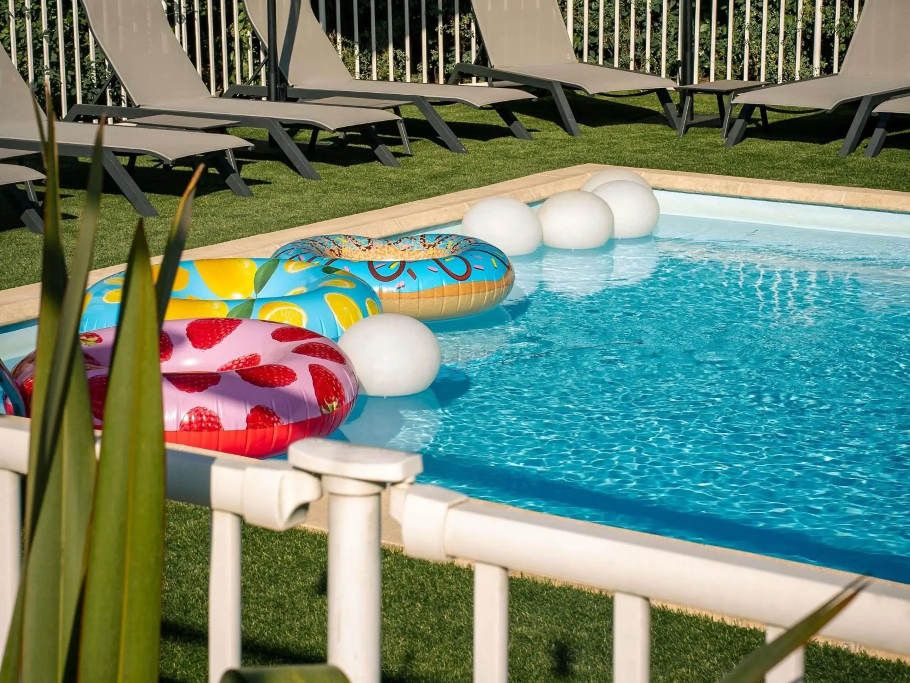 Pool view in Mercure Aix en Provence Beaumanoir Pool view in Mercure Aix en Provence Beaumanoir