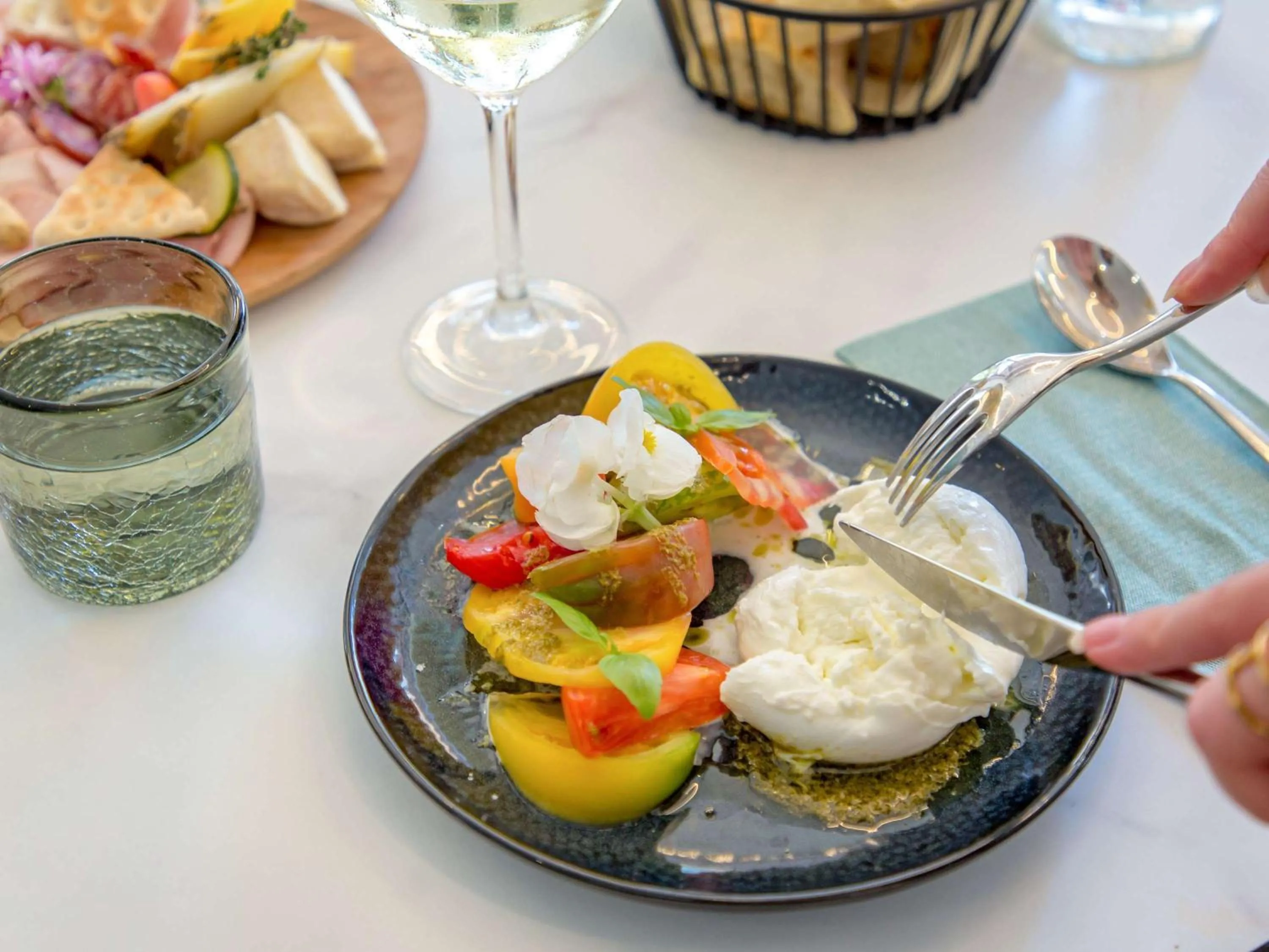 Restaurant/places to eat in Novotel Aix-en-Provence Beaumanoir