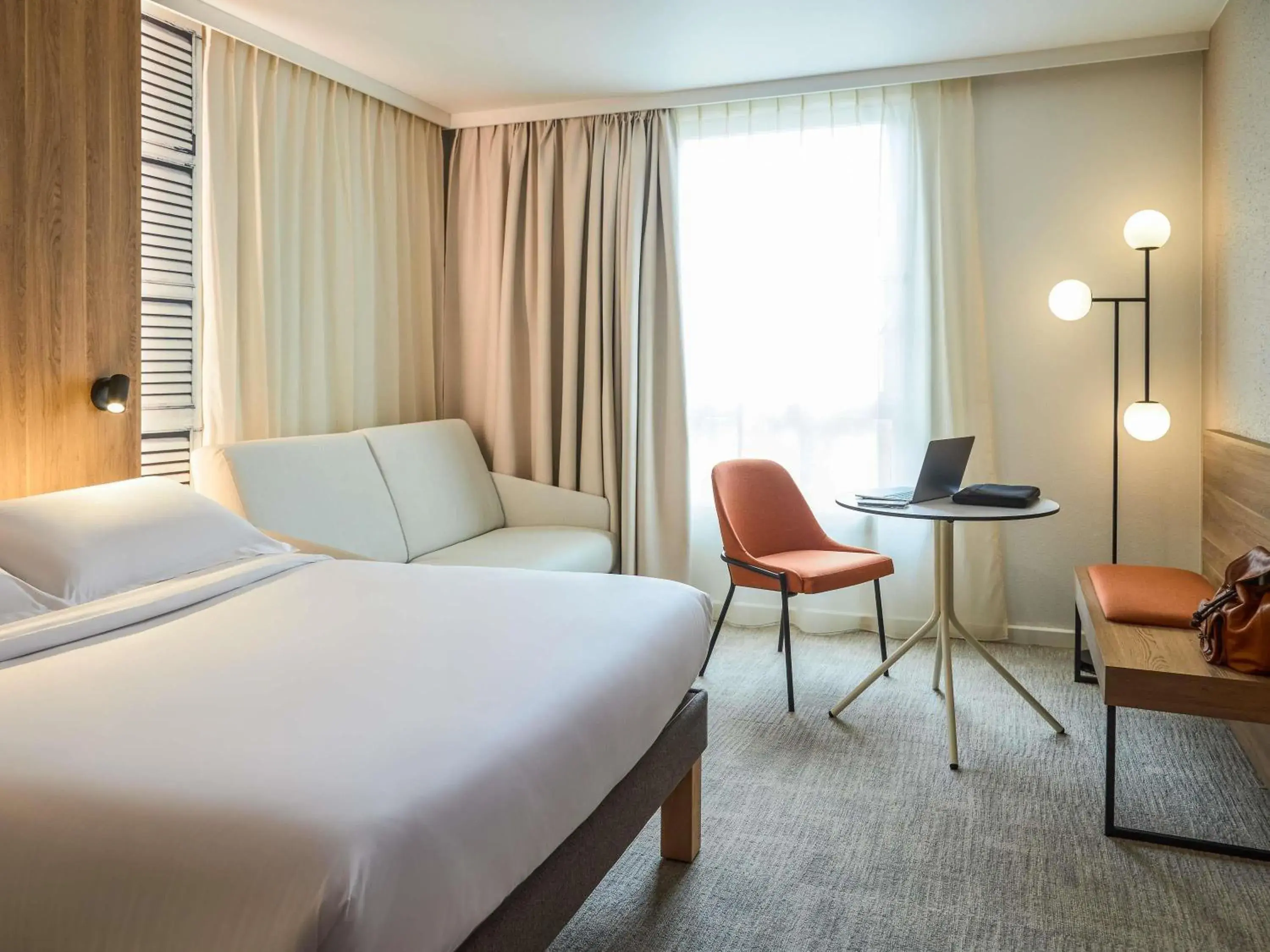 Bedroom, Bed in Mercure Aix en Provence Beaumanoir Bedroom, Bed in Mercure Aix en Provence Beaumanoir