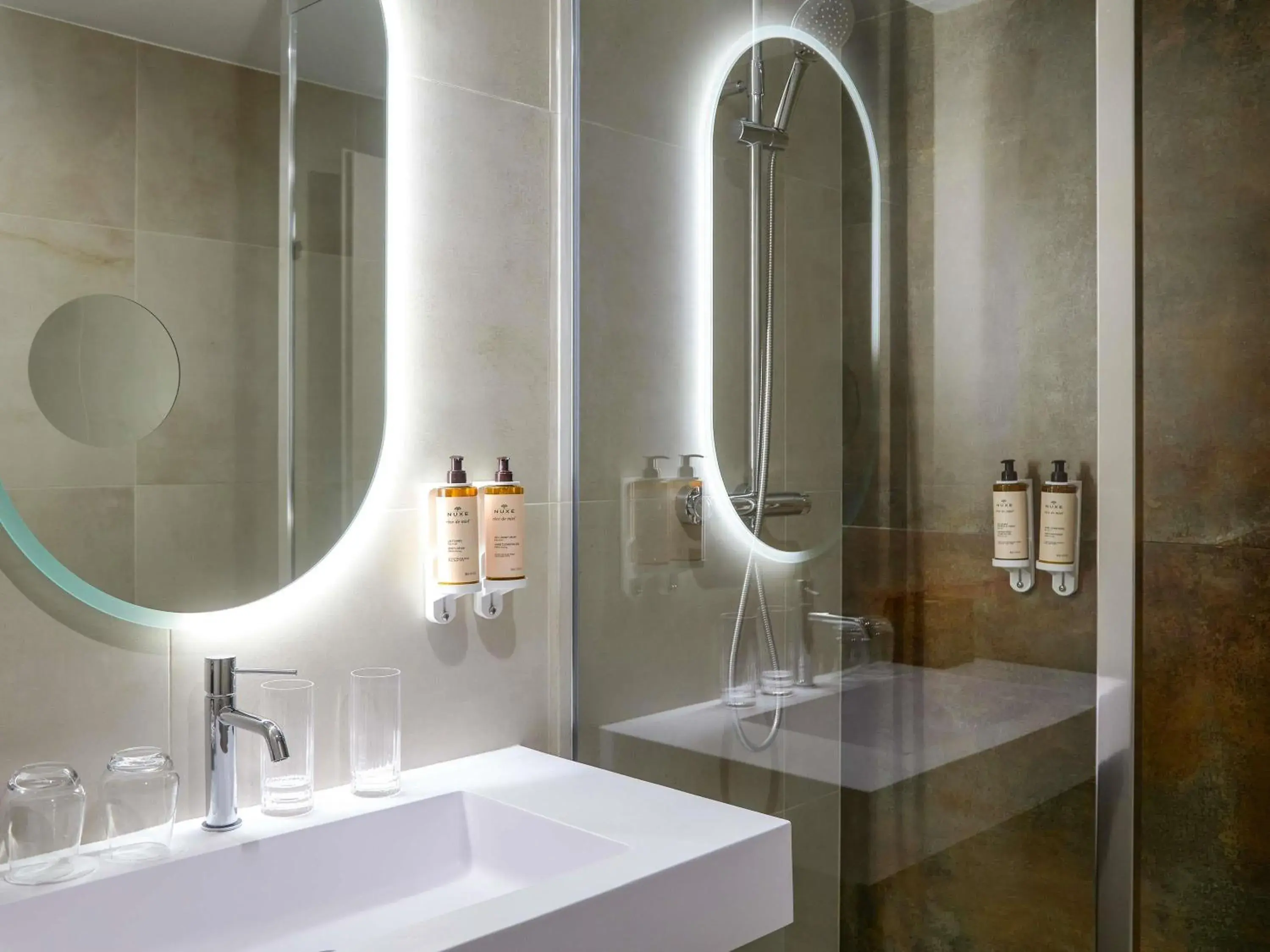 Bedroom in Mercure Aix en Provence Beaumanoir Bedroom in Mercure Aix en Provence Beaumanoir