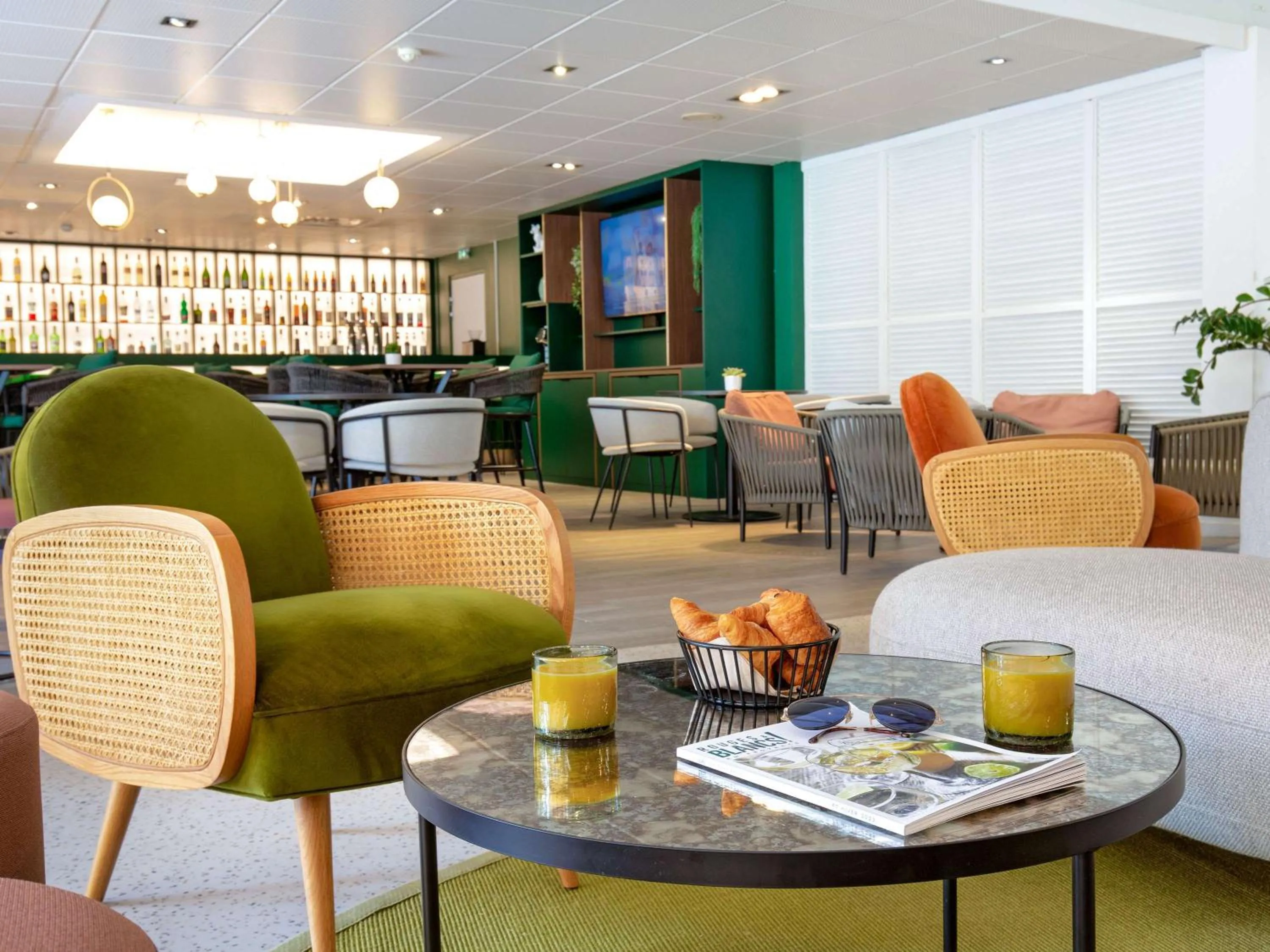 Property building in Novotel Aix-en-Provence Beaumanoir