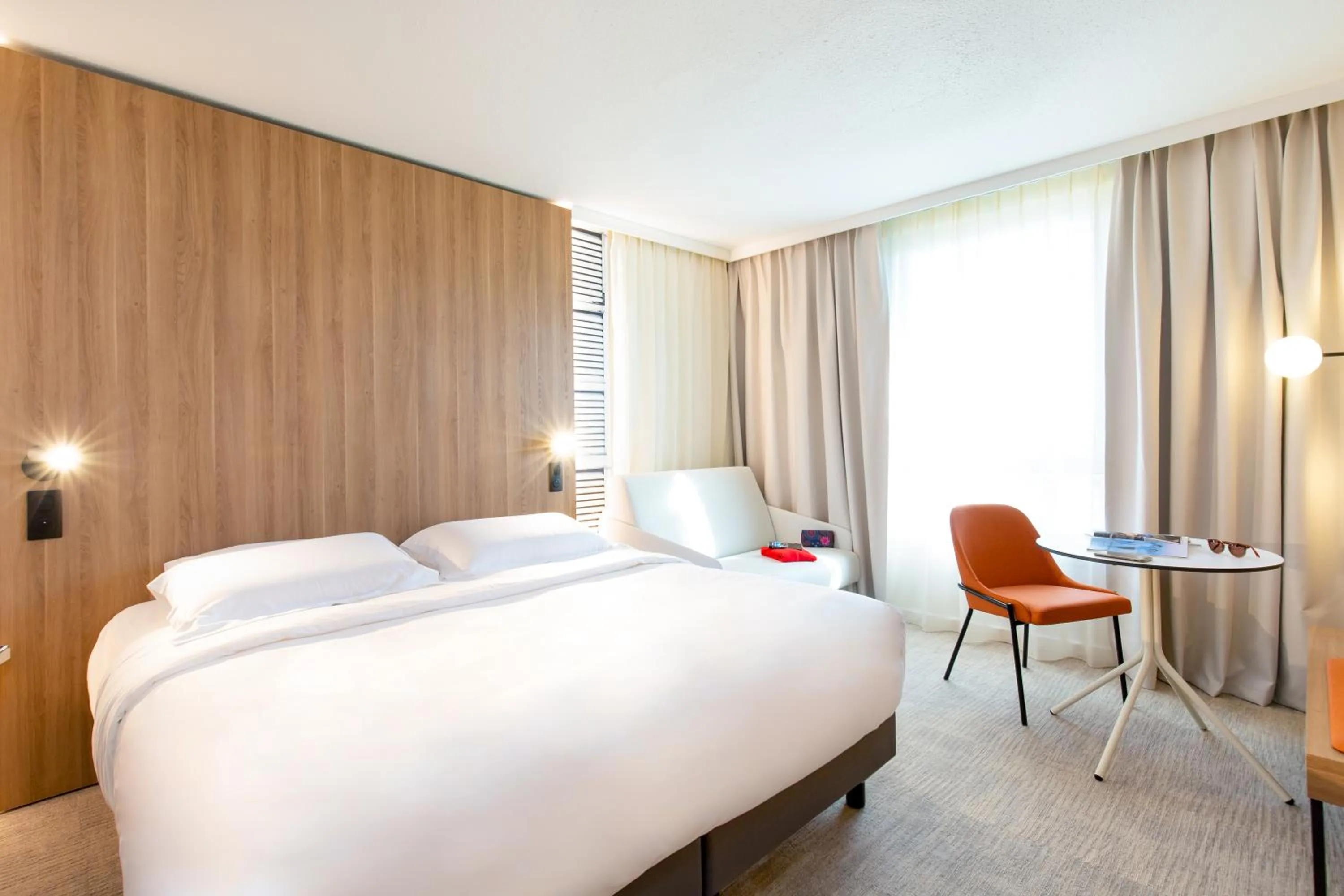 Bedroom, Bed in Mercure Aix en Provence Beaumanoir