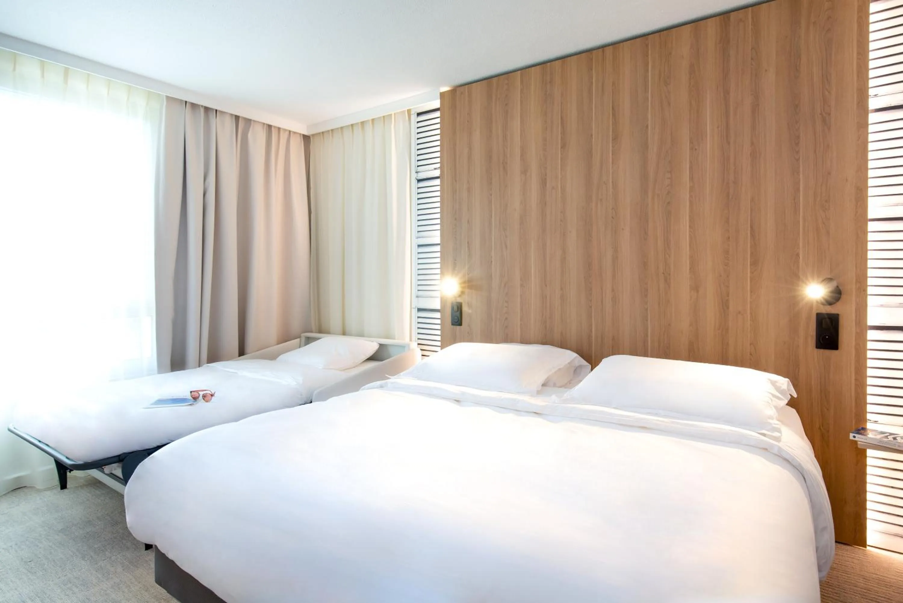 Bedroom, Bed in Mercure Aix en Provence Beaumanoir