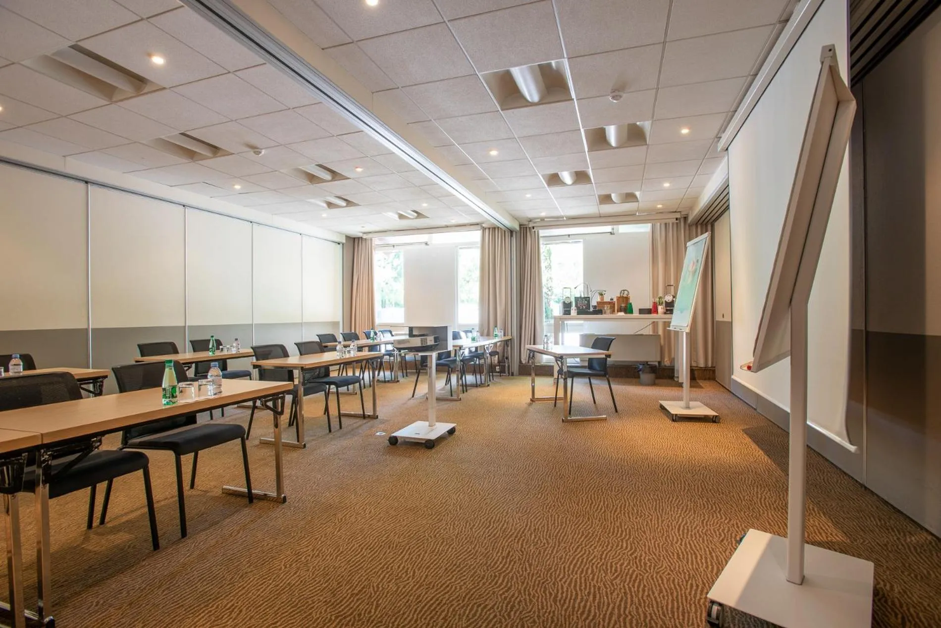 Meeting/conference room in Novotel Aix-en-Provence Beaumanoir