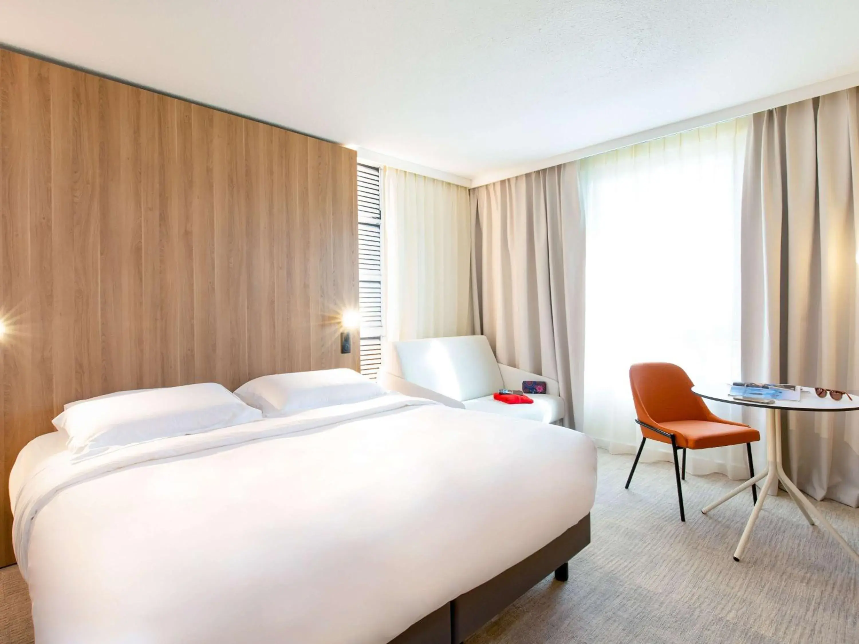 Standard Double Room in Novotel Aix-en-Provence Beaumanoir Standard Double Room in Novotel Aix-en-Provence Beaumanoir