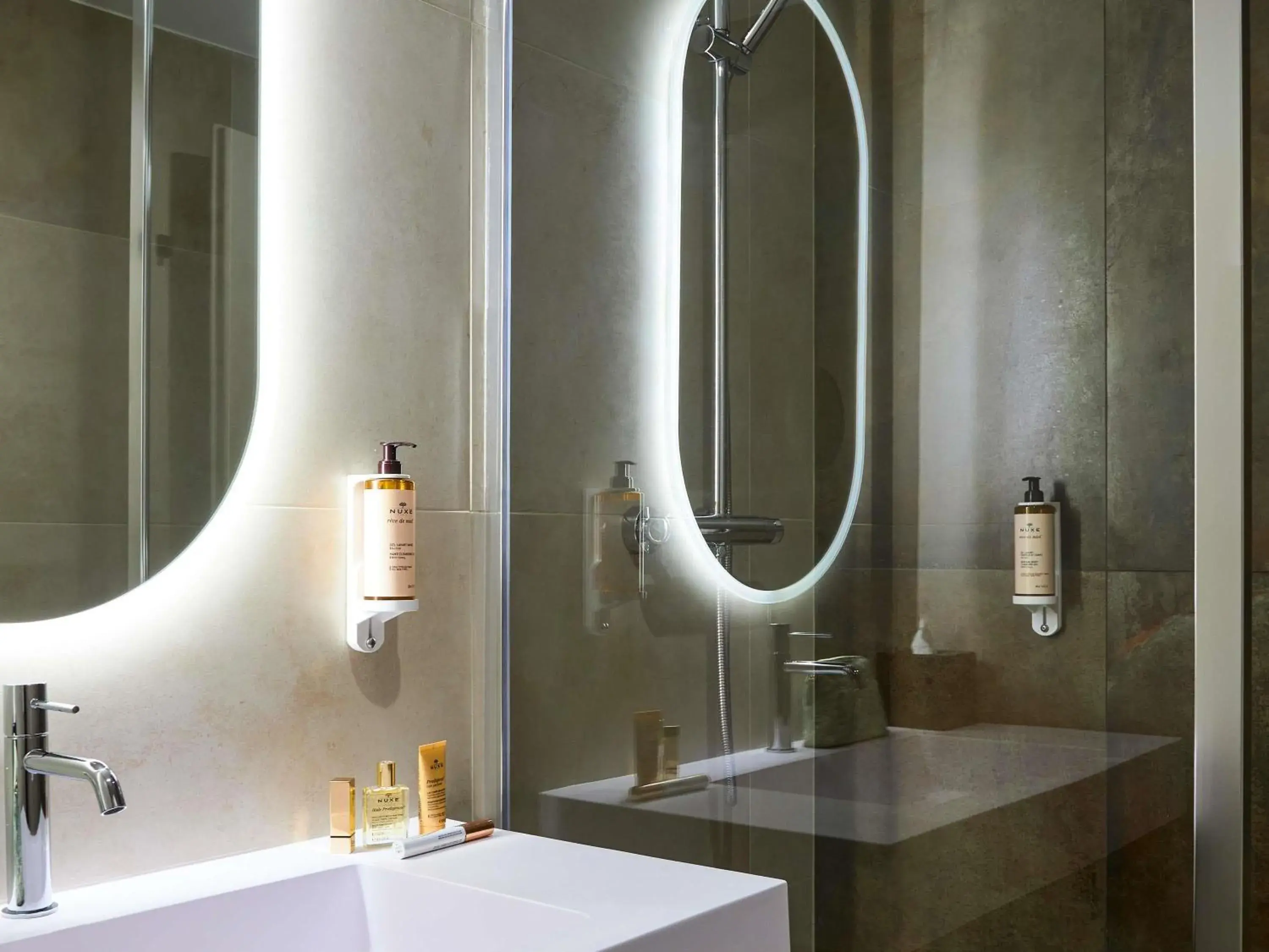 Bedroom in Mercure Aix en Provence Beaumanoir Bedroom in Mercure Aix en Provence Beaumanoir