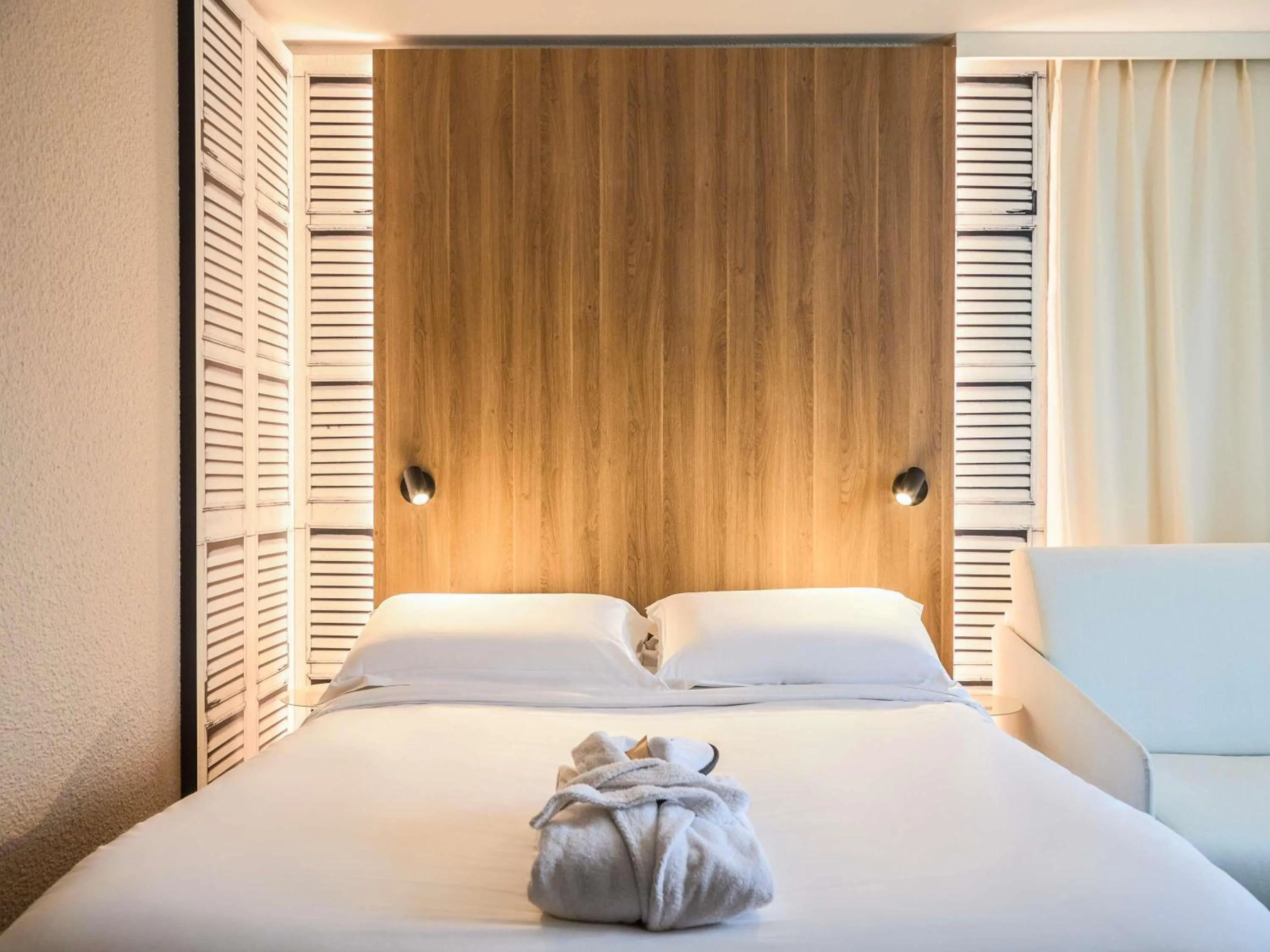 Bedroom, Bed in Mercure Aix en Provence Beaumanoir