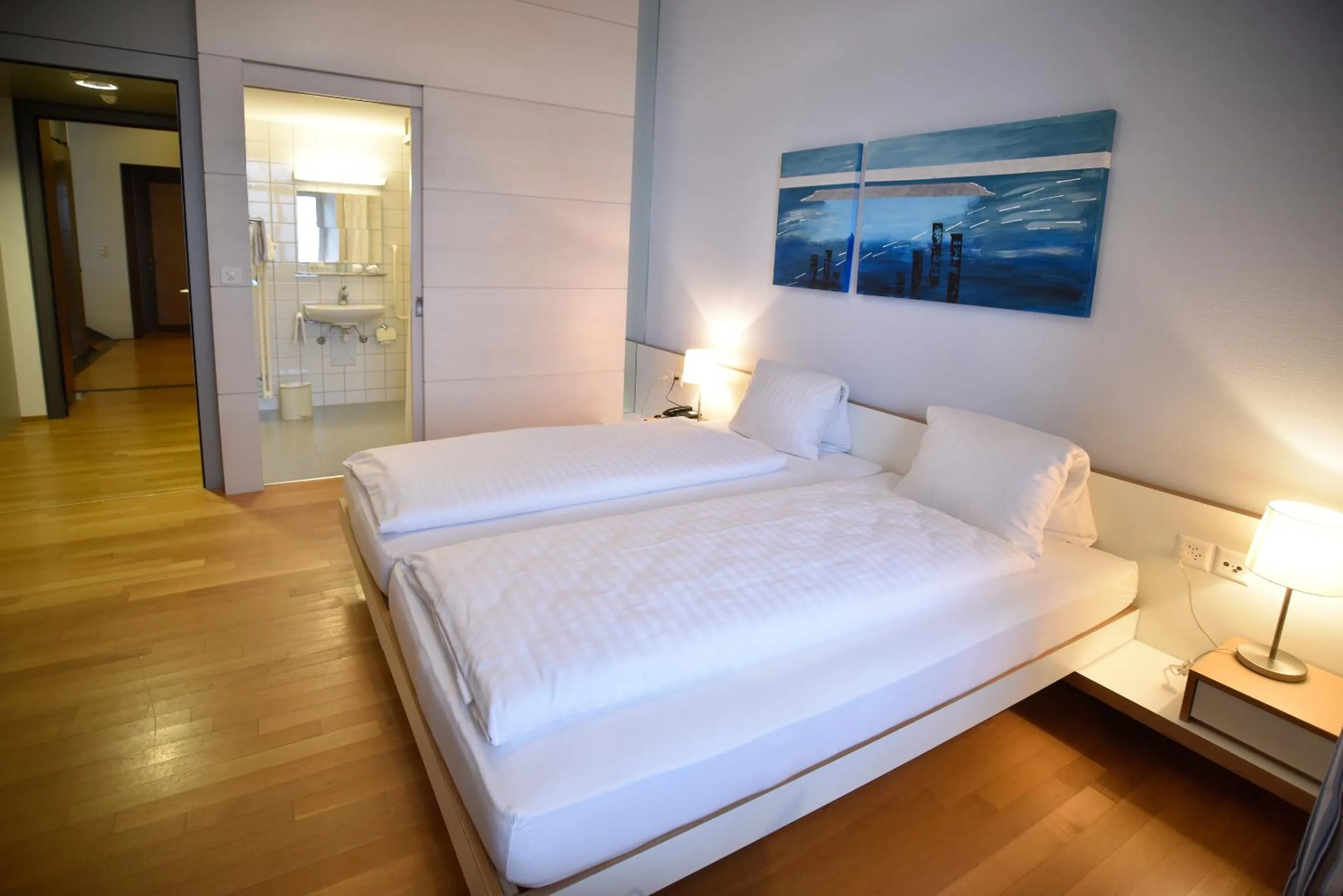 Photo of the whole room, Bed in Schloss Wartensee