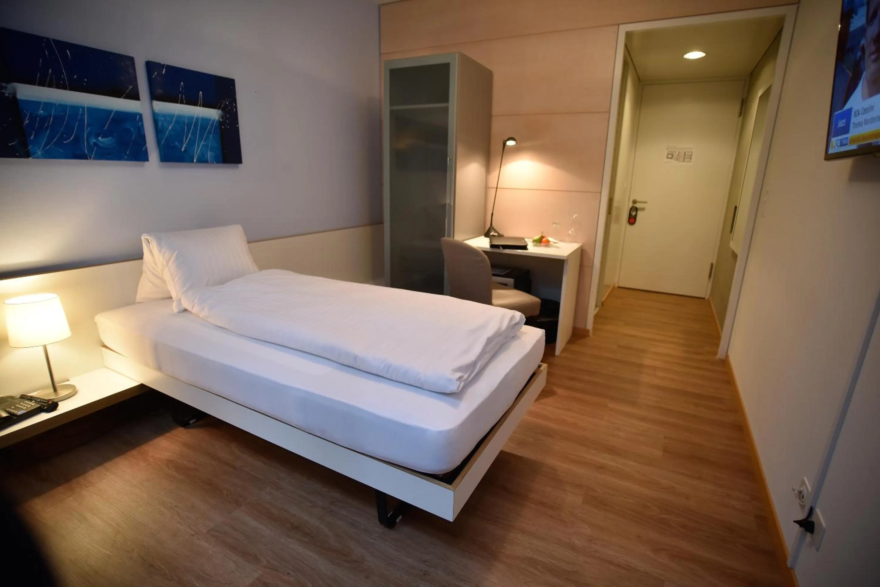 Photo of the whole room, Bed in Schloss Wartensee