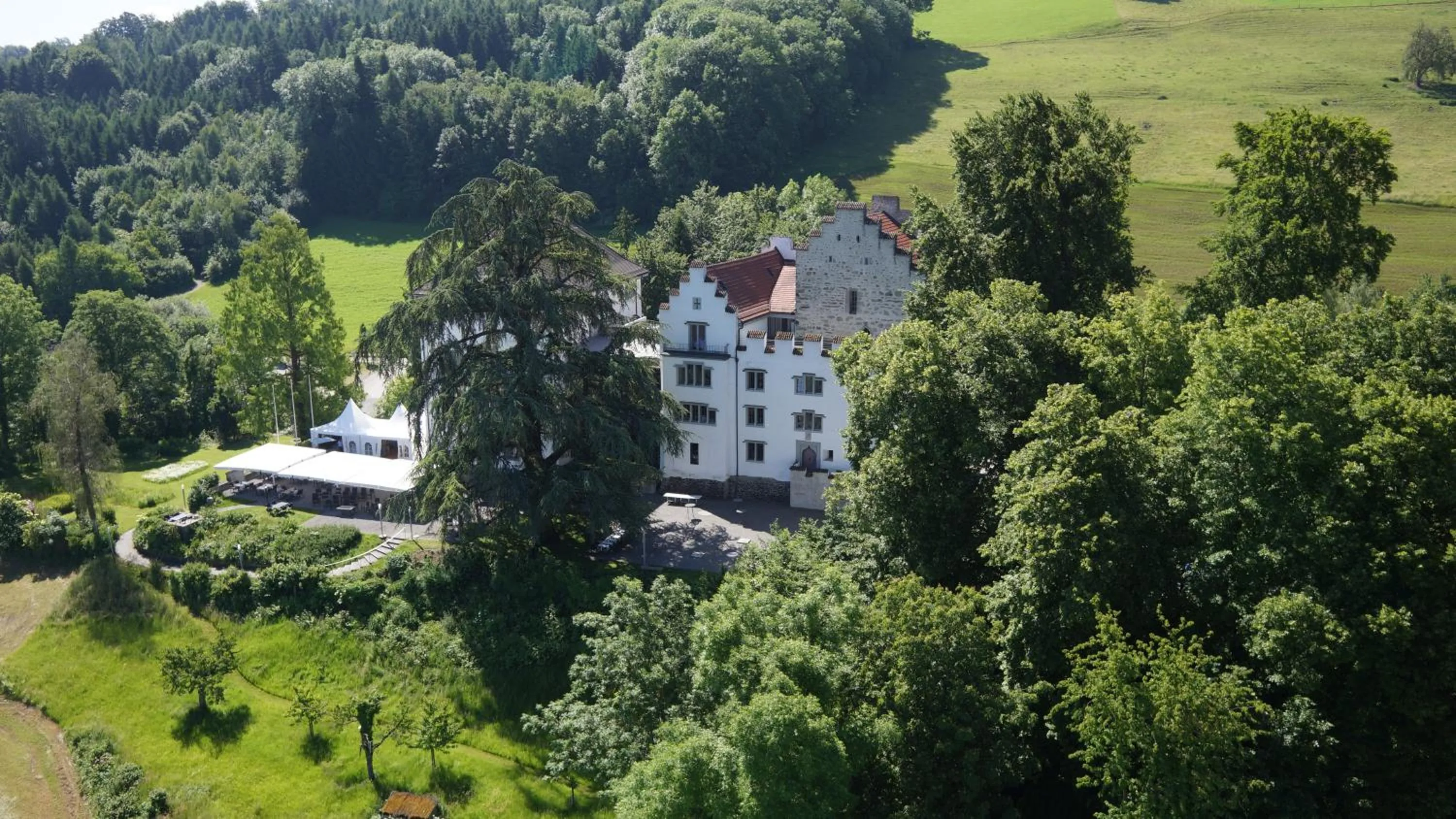 Property building in Schloss Wartensee