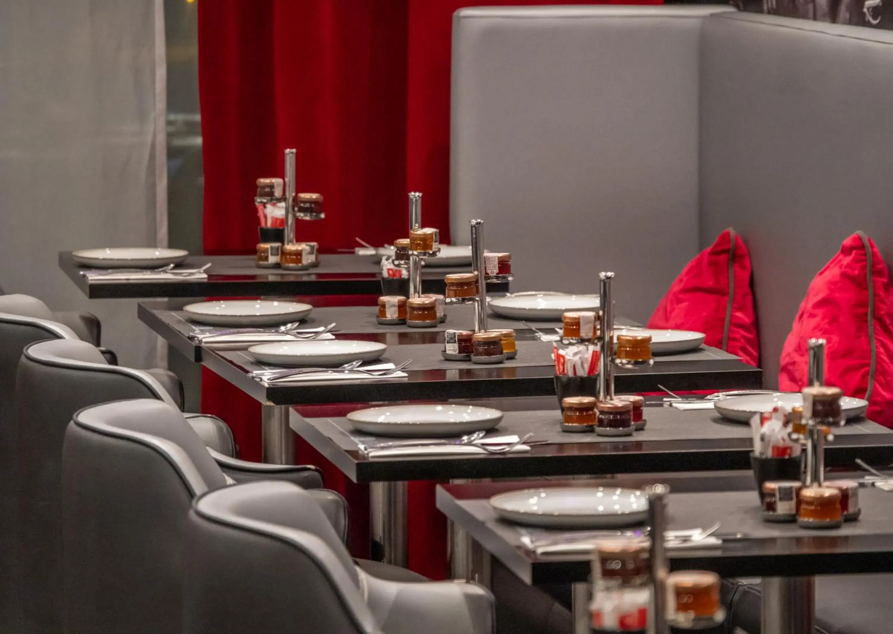 Breakfast in L'Empire Paris - Louvre Breakfast in L'Empire Paris - Louvre