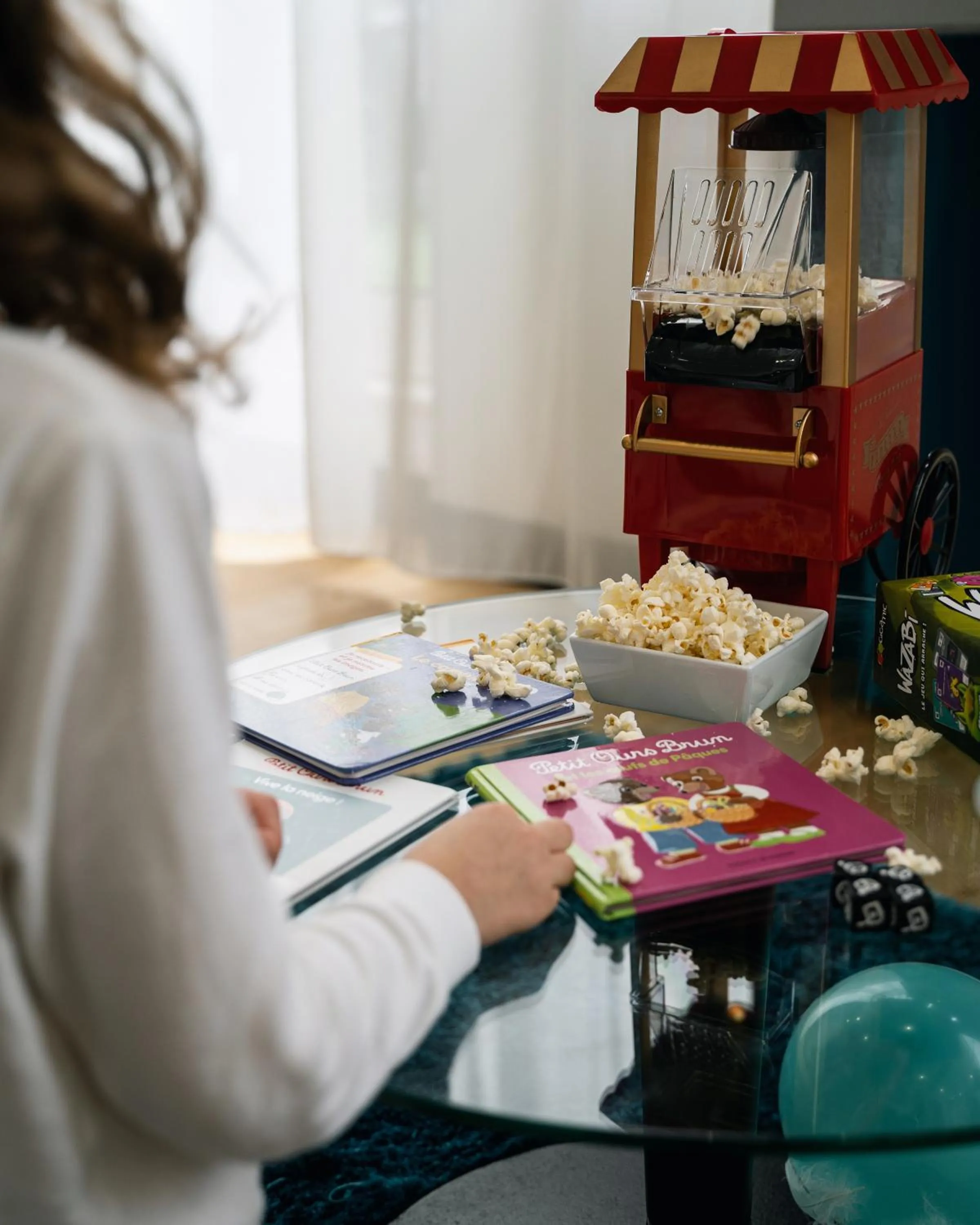 People in L'Empire Paris - Louvre