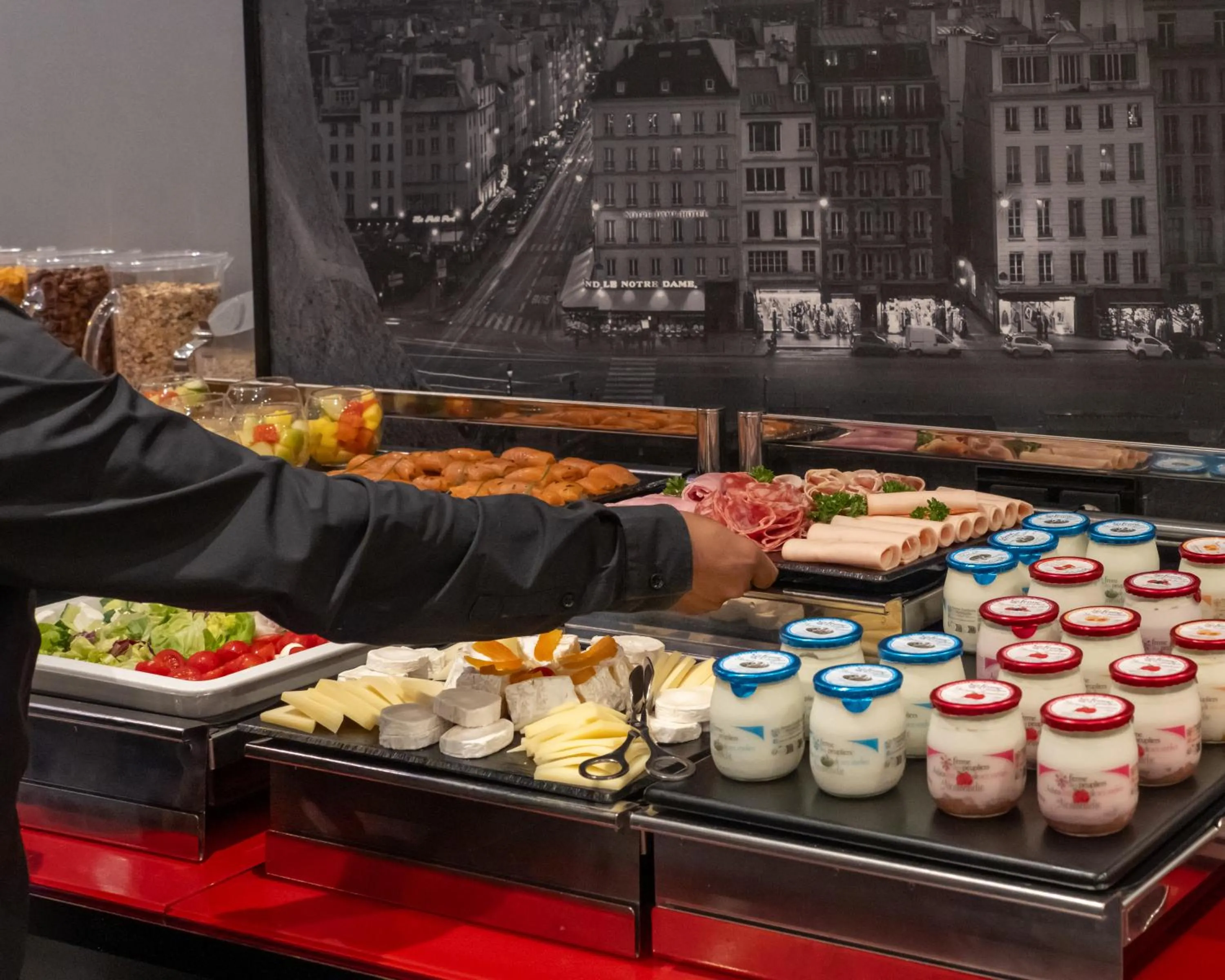 Breakfast in L'Empire Paris - Louvre