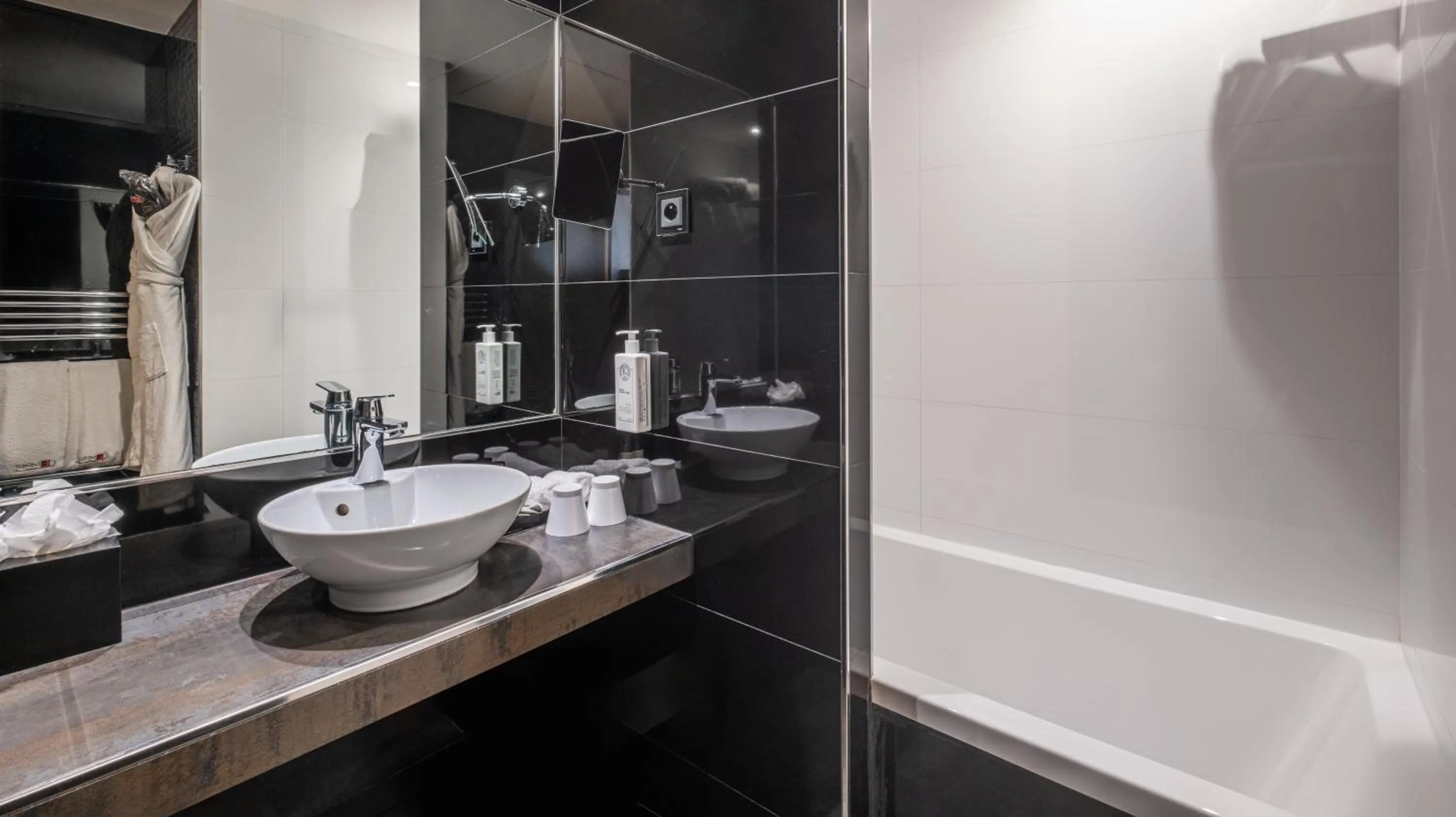 Bathroom in L'Empire Paris - Louvre