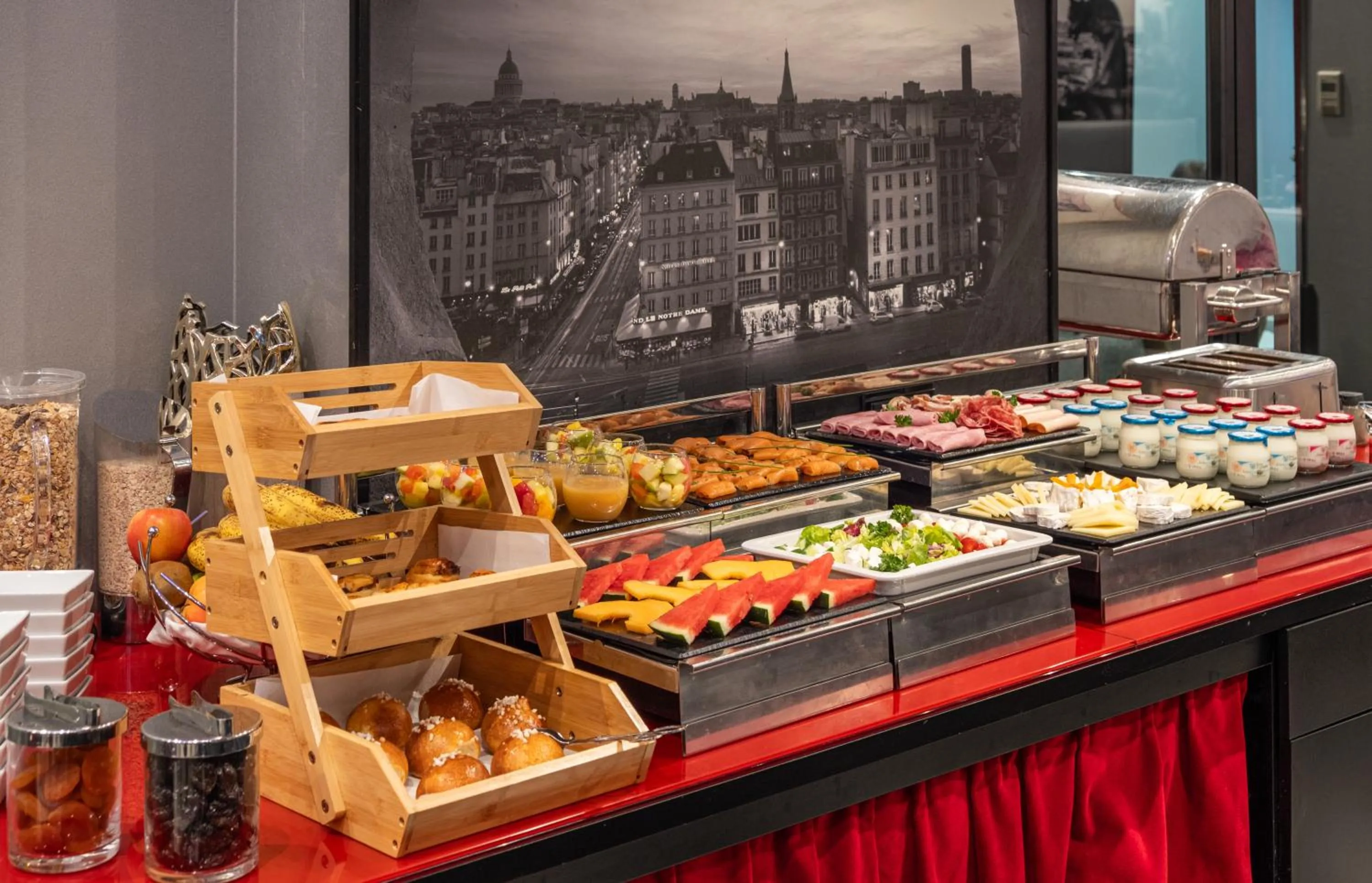 Breakfast in L'Empire Paris - Louvre