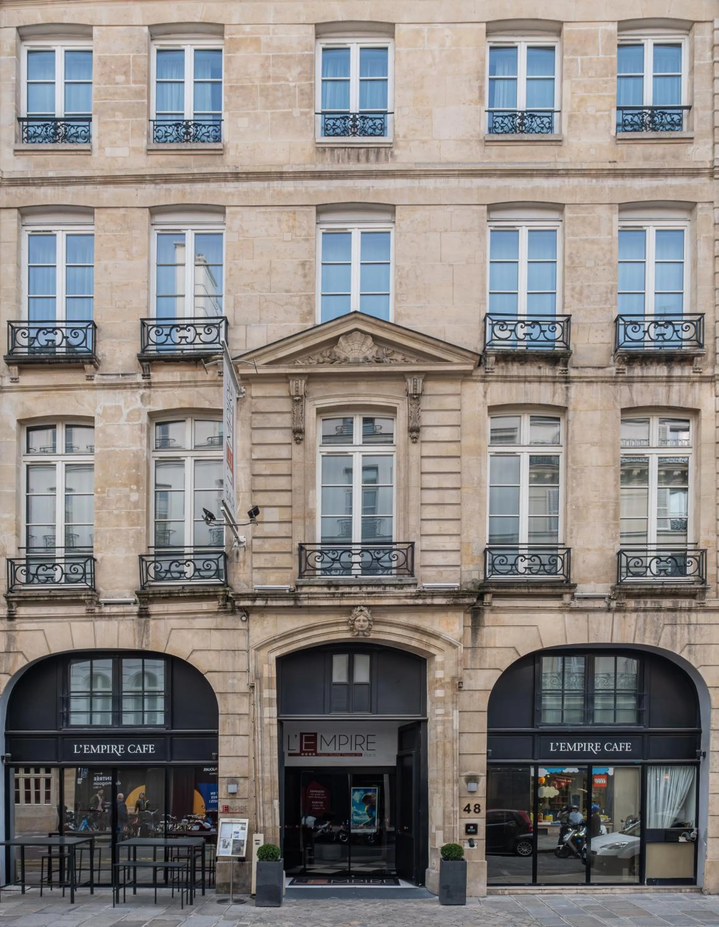 Property building in L'Empire Paris - Louvre