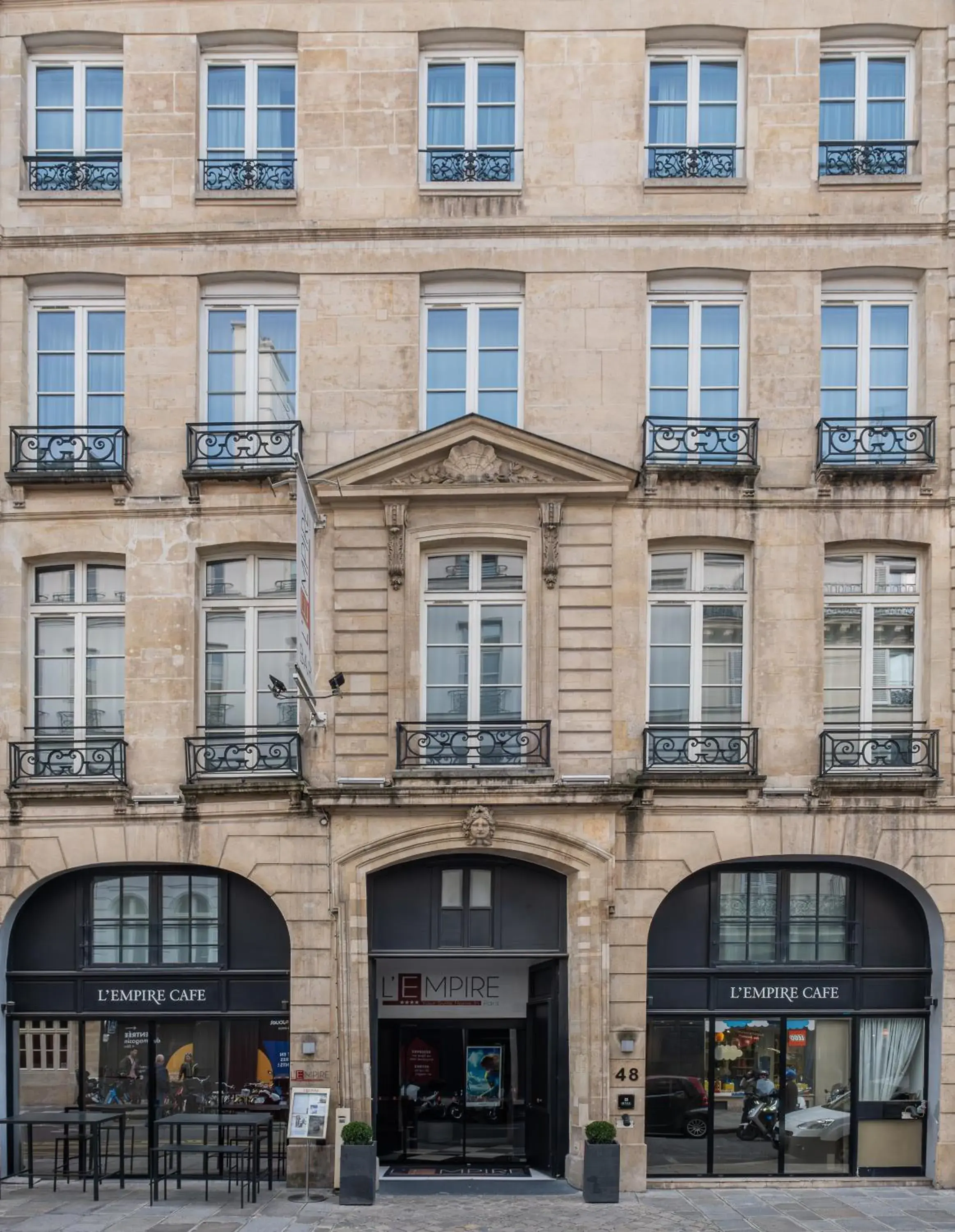 Property building in L'Empire Paris - Louvre Property building in L'Empire Paris - Louvre