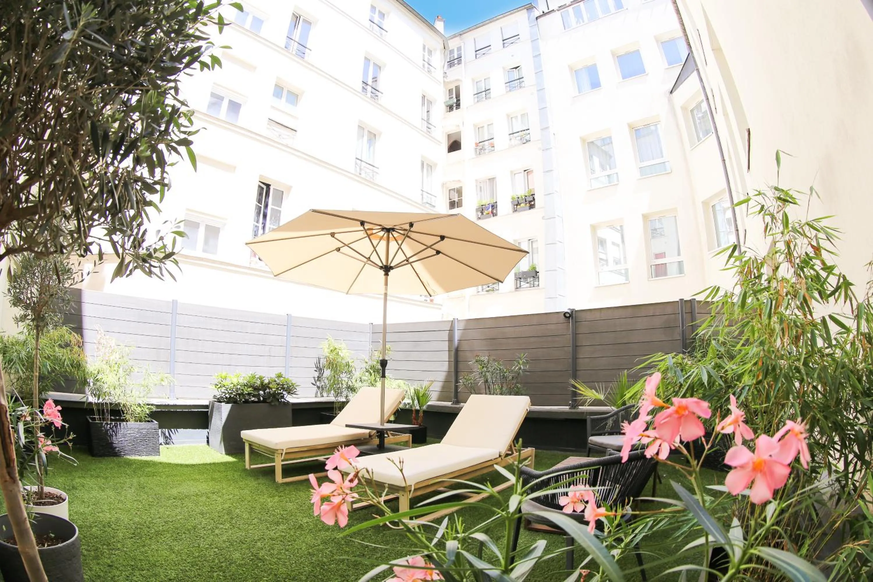 Balcony/Terrace in L'Empire Paris - Louvre