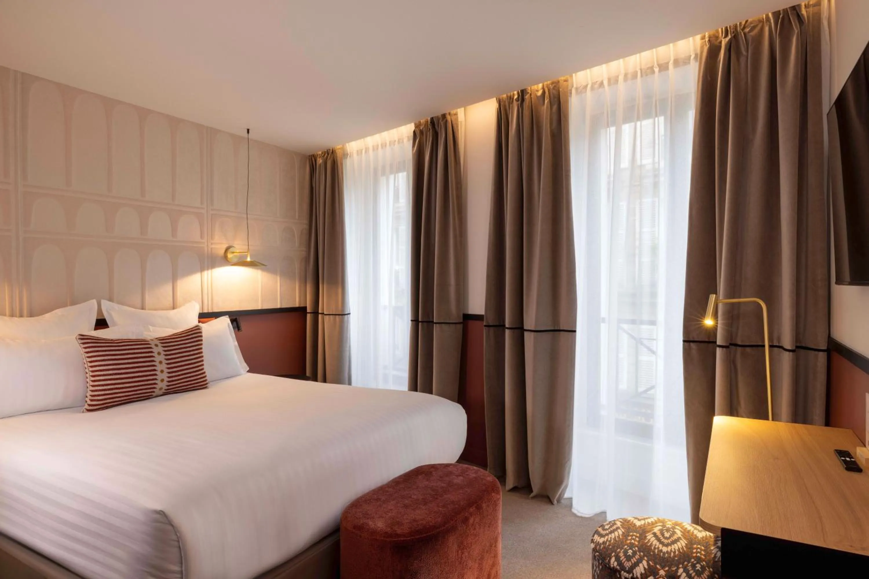 Bed in Hotel Grand Coeur Latin