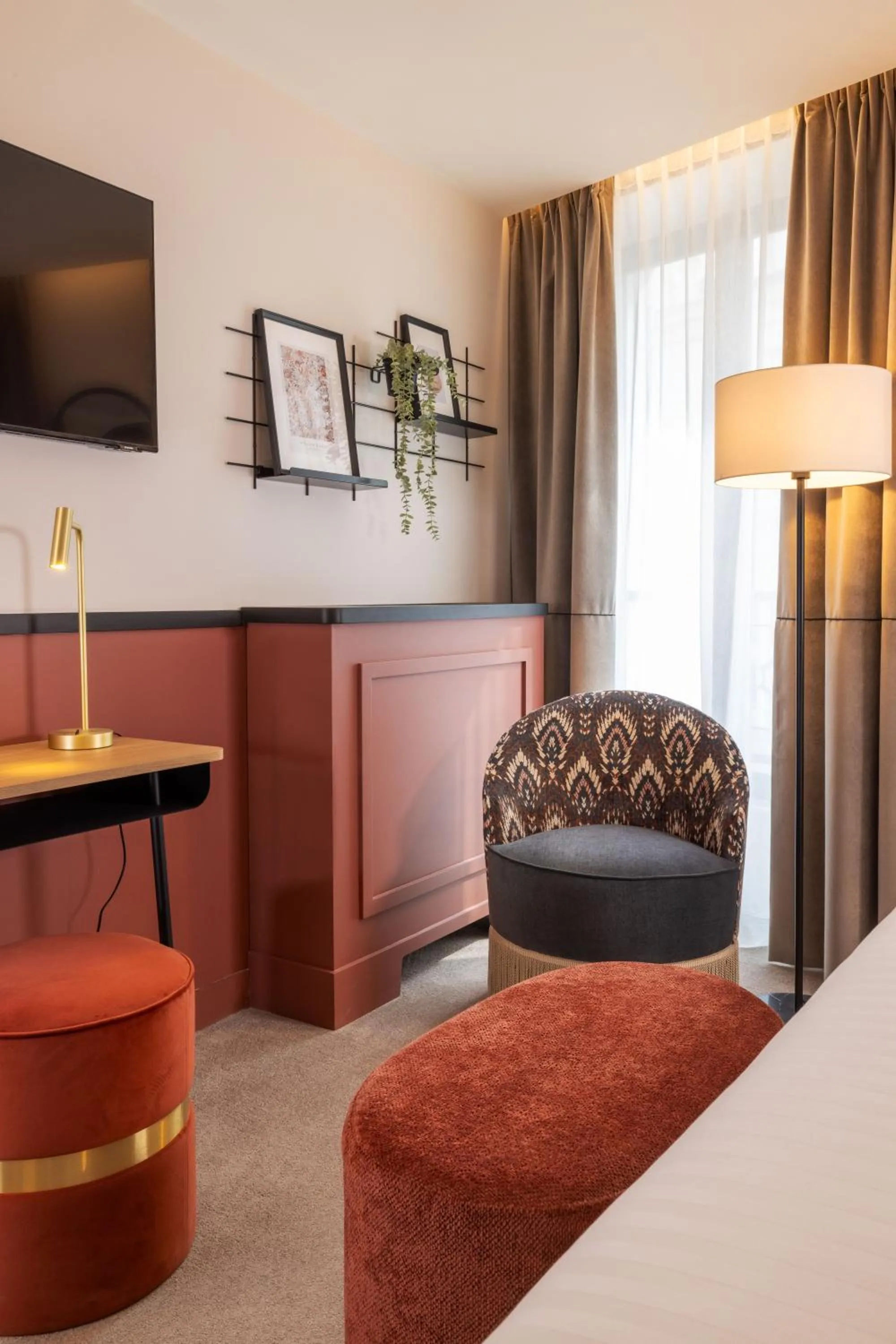 Seating area, Bed in Hotel Grand Coeur Latin