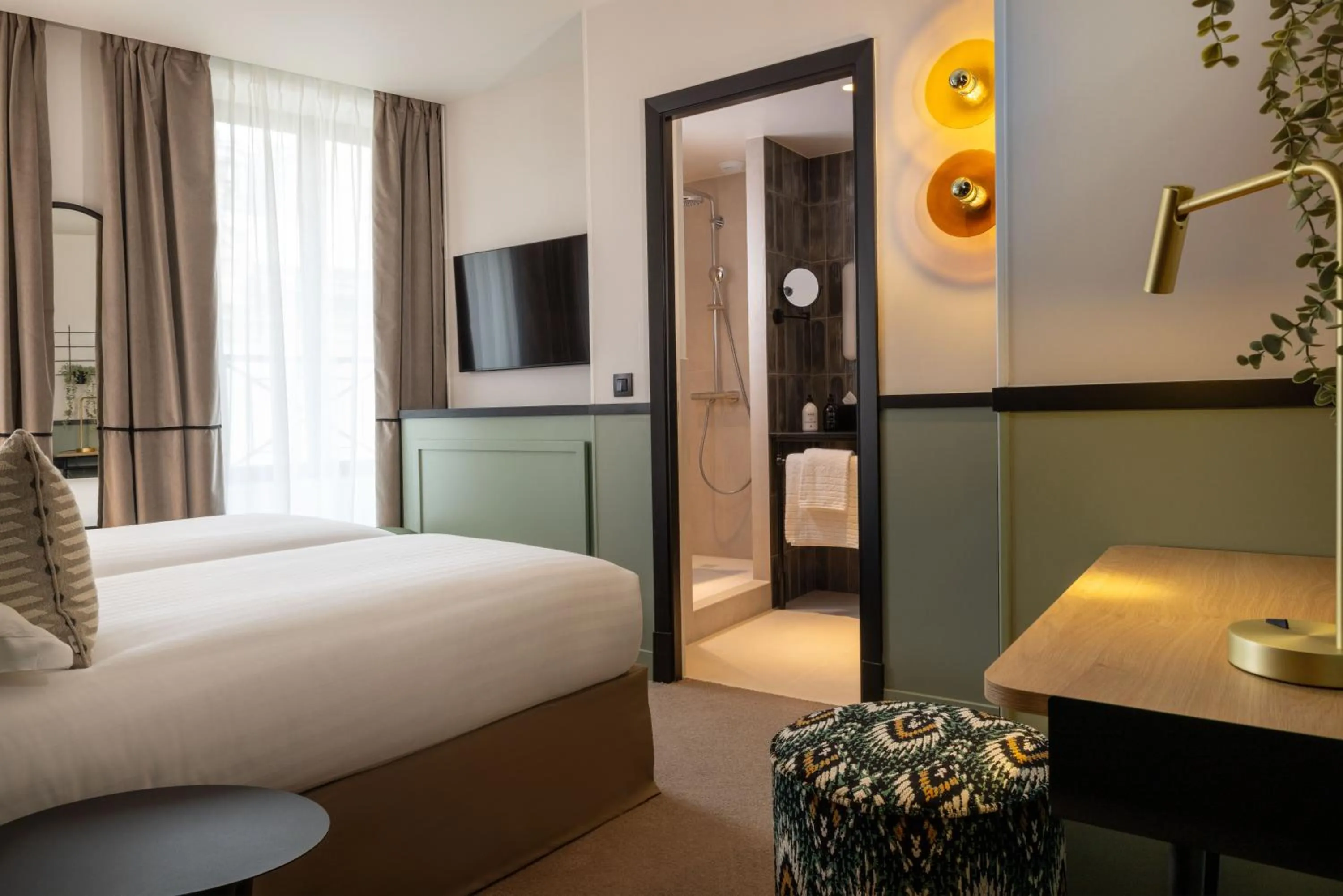 Photo of the whole room, Bed in Hotel Grand Coeur Latin