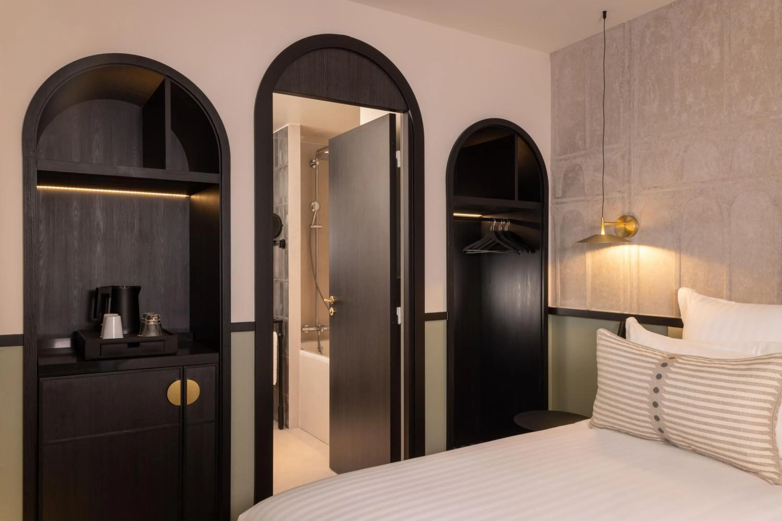 wardrobe, Bed in Hotel Grand Coeur Latin