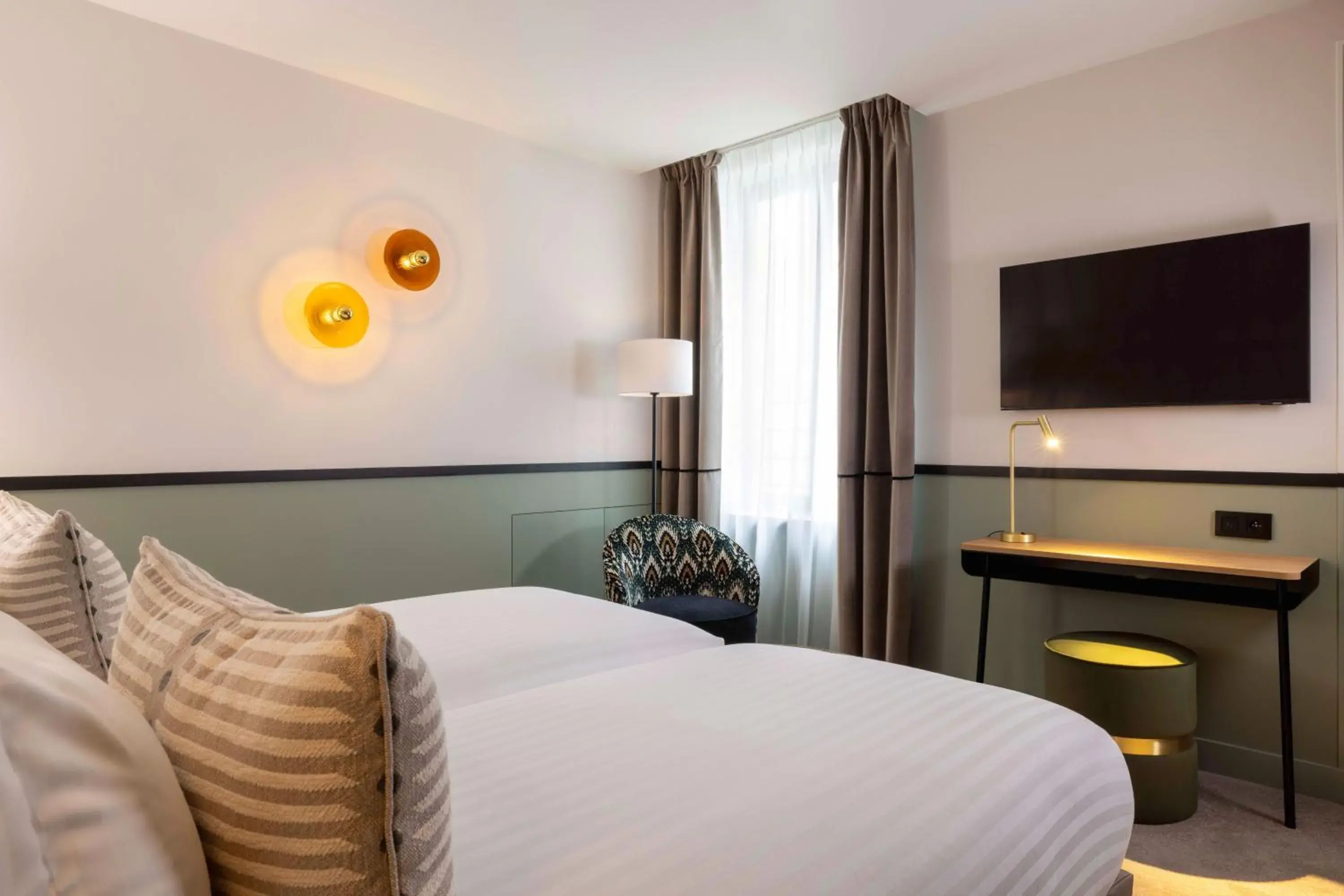 Superior Twin Room in Hotel Grand Coeur Latin Superior Twin Room in Hotel Grand Coeur Latin