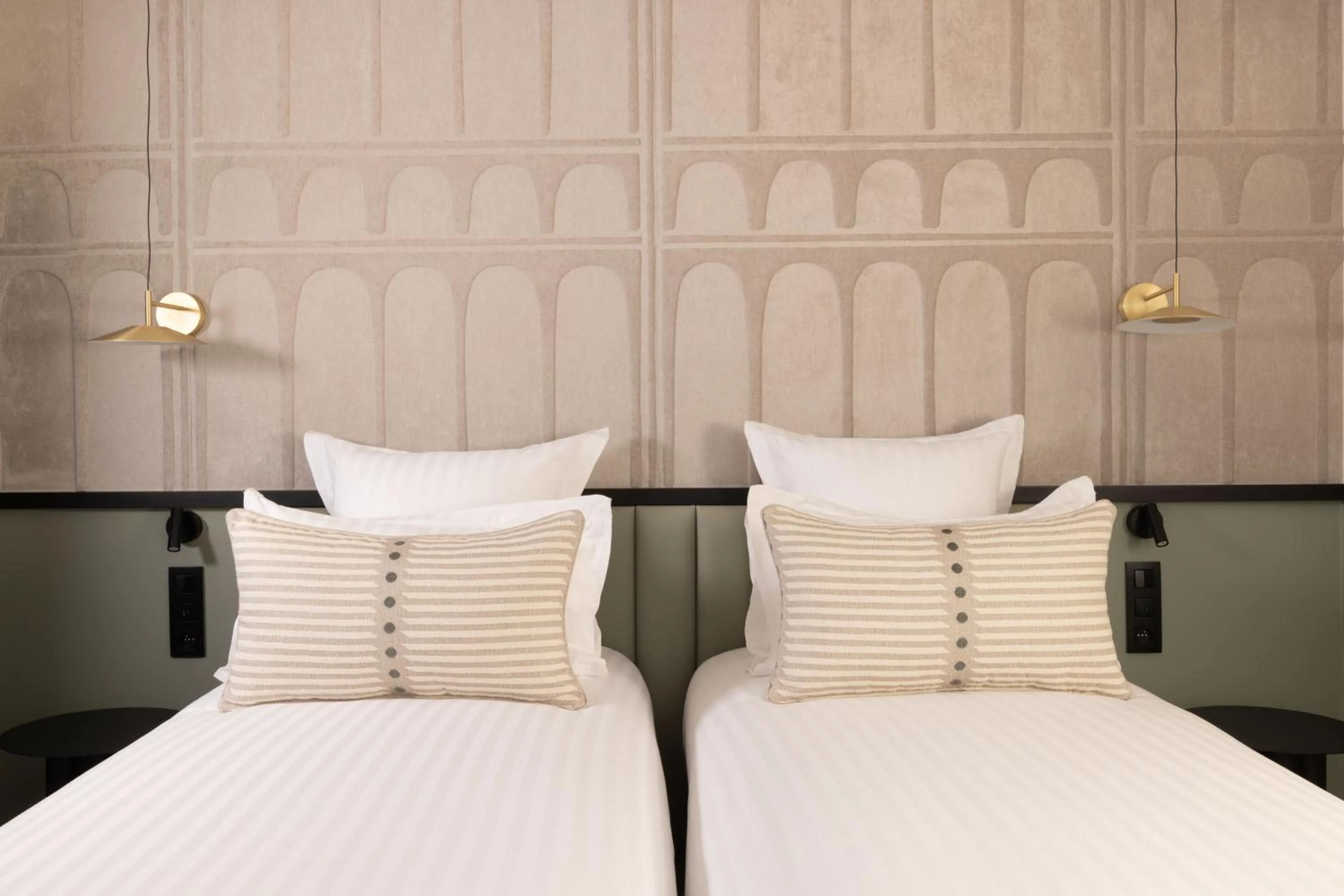 Bedroom, Bed in Hotel Grand Coeur Latin