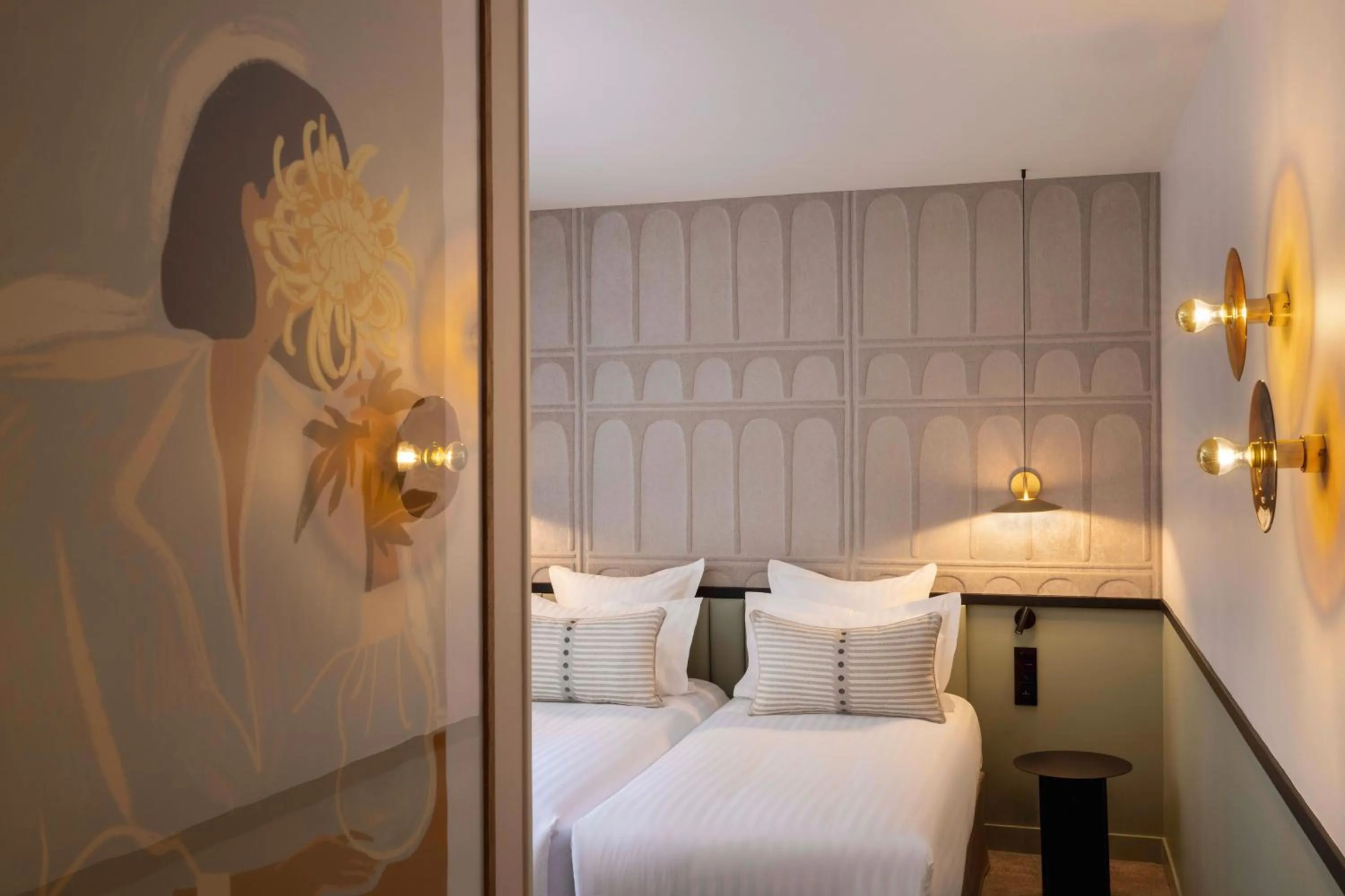 Bed in Hotel Grand Coeur Latin