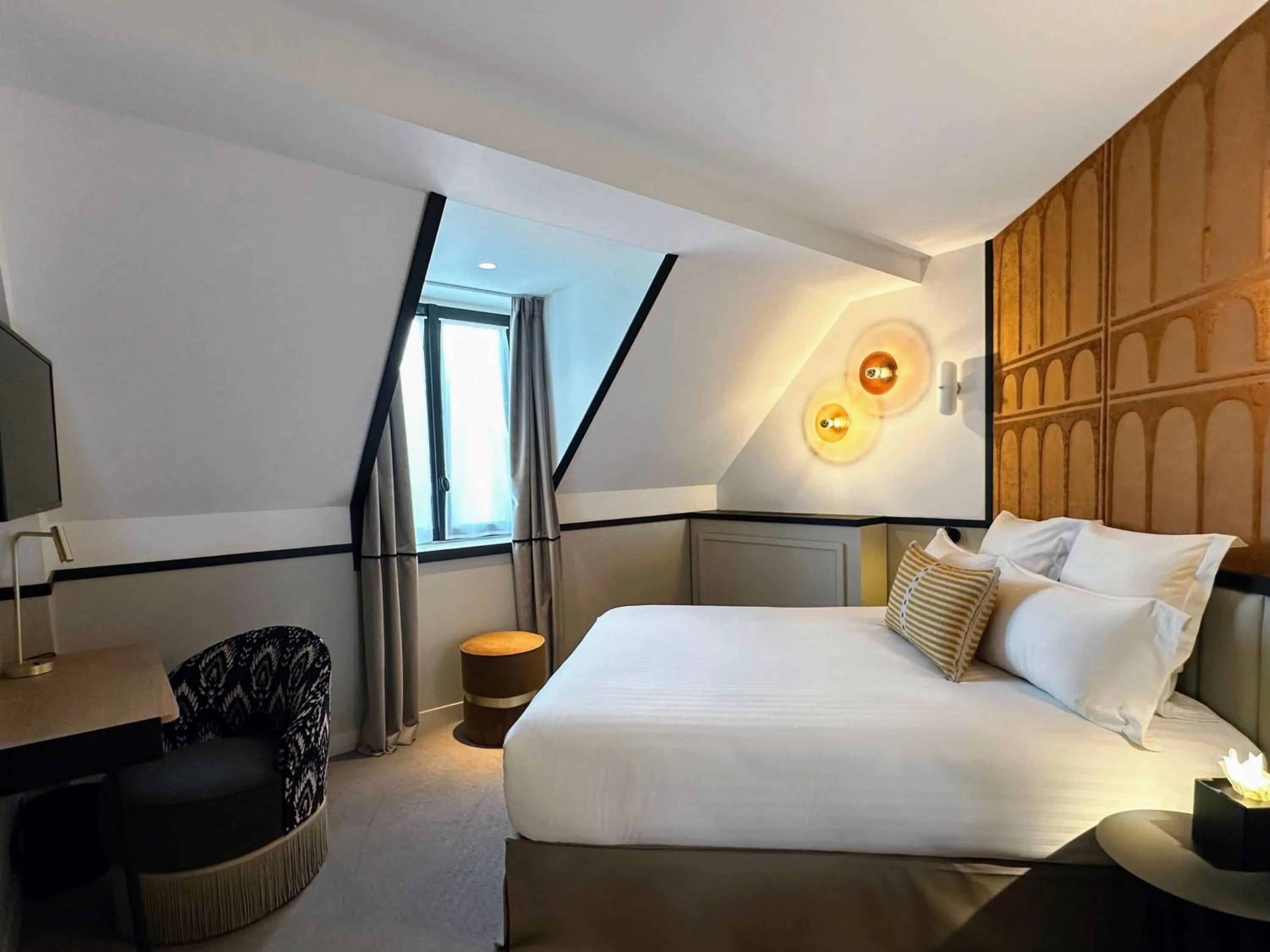 Bed in Hotel Grand Coeur Latin