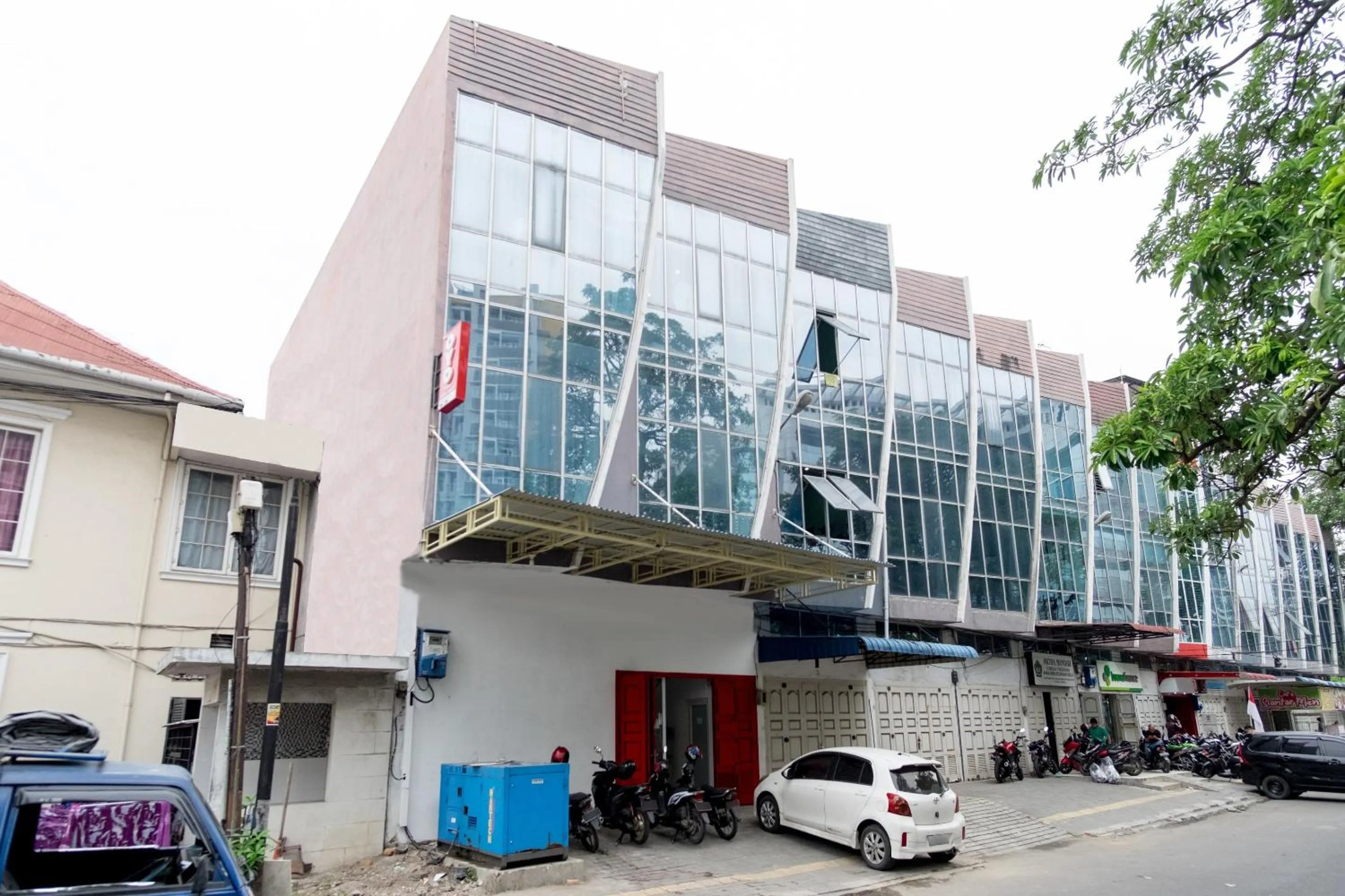 Facade/entrance in Hotel O Royal Guest House