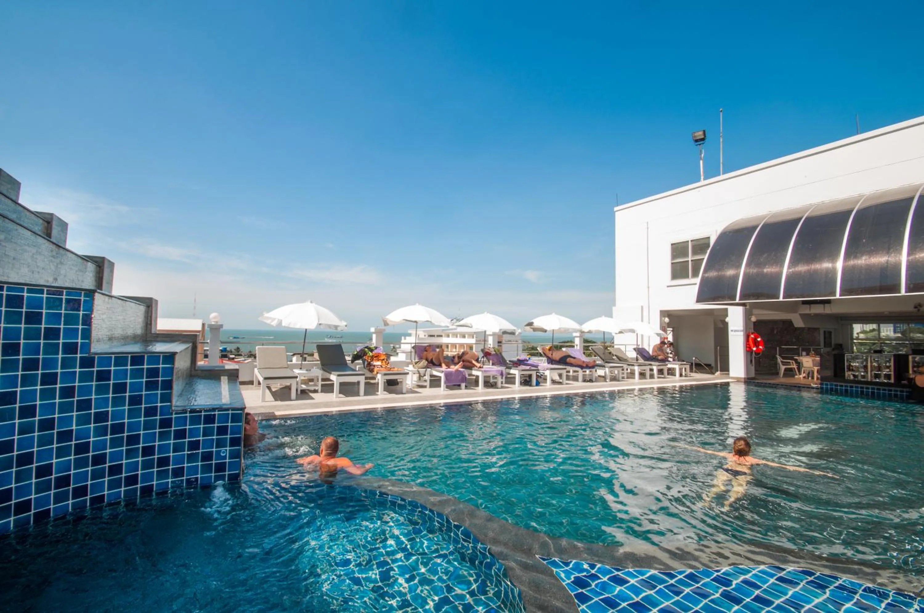 Swimming pool in Flipper House Hotel - SHA Extra Plus