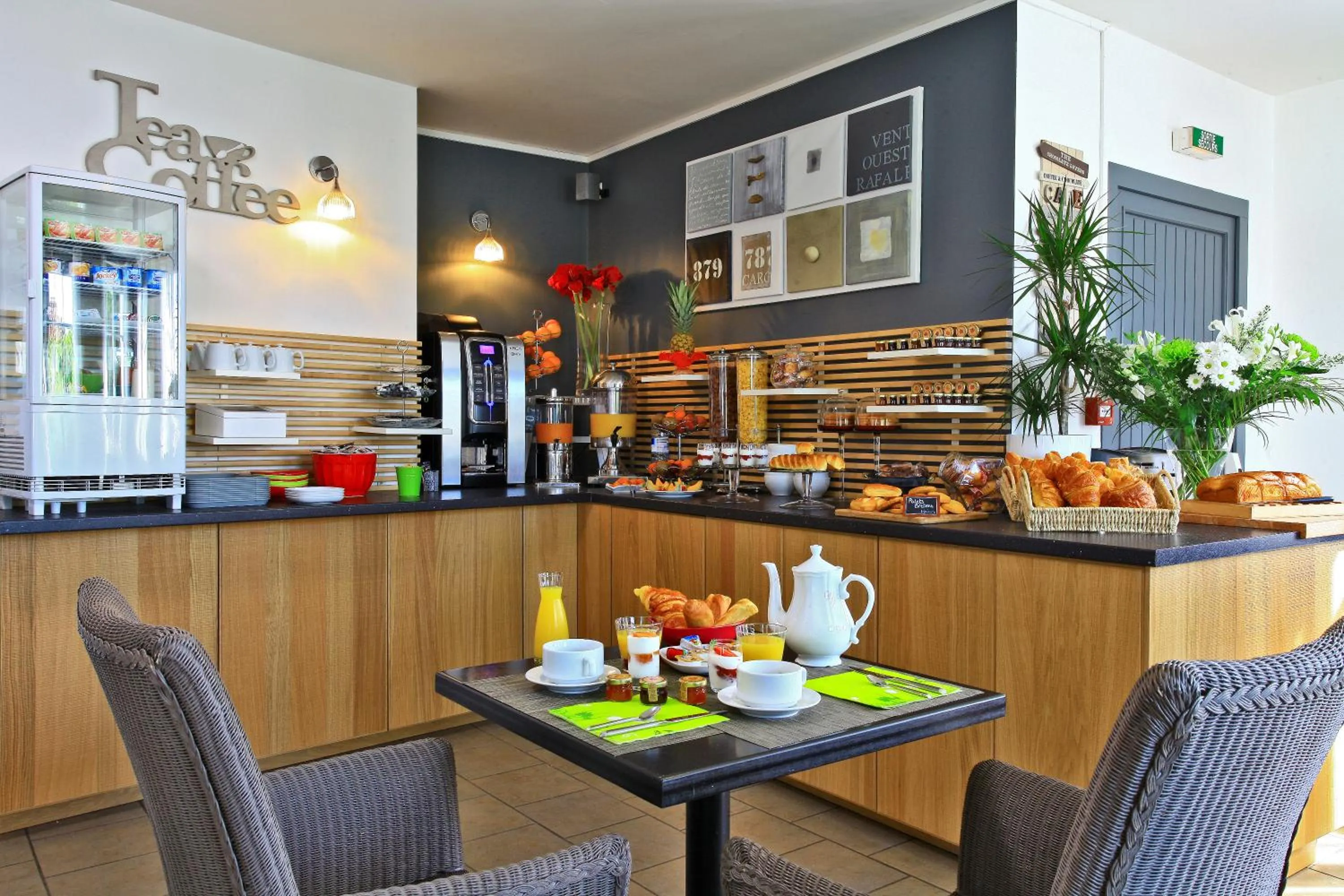 Buffet breakfast in Logis Hôtel La Chaize