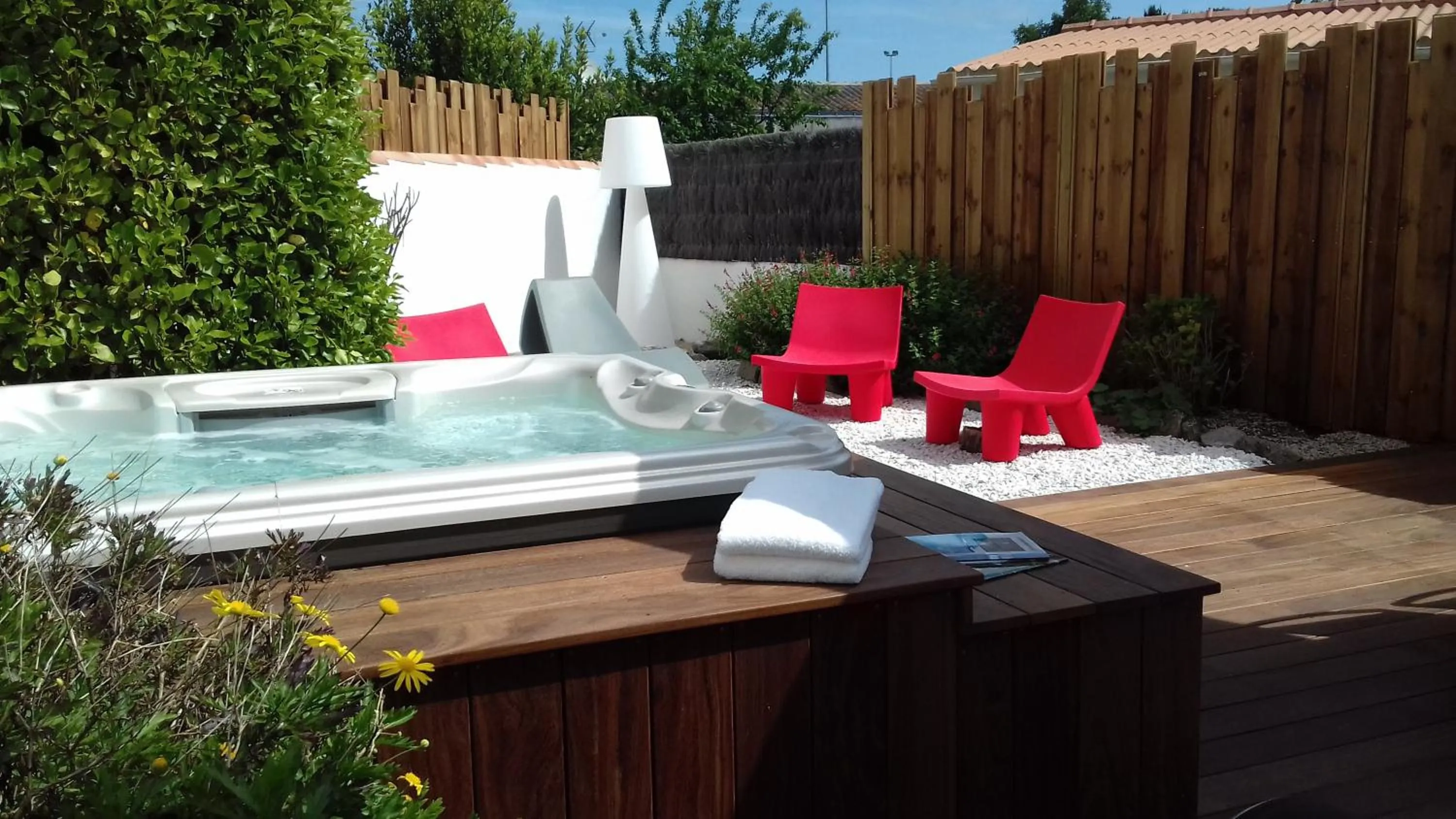 Hot Tub in Logis Hôtel La Chaize