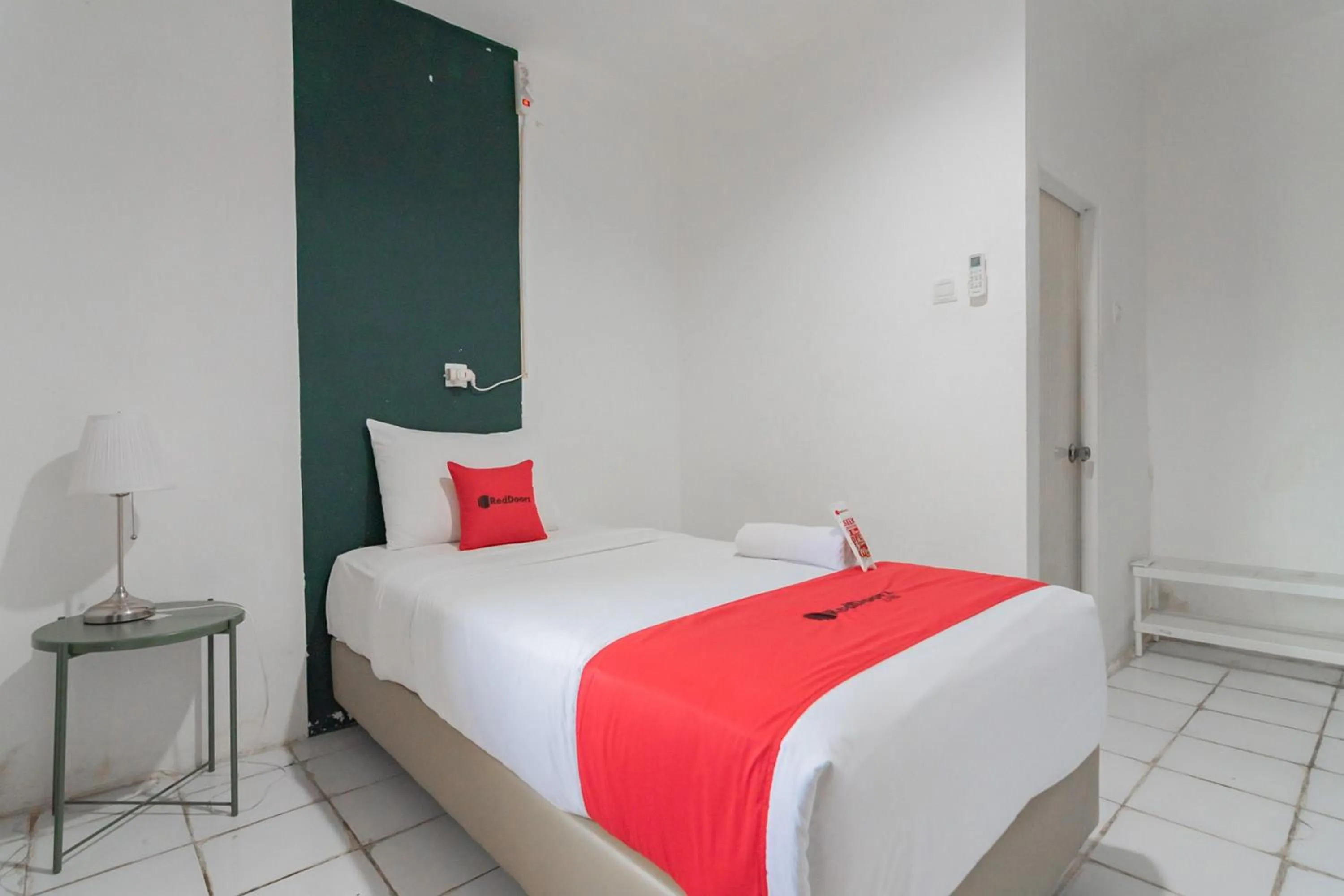 Bed in RedDoorz At Sani Guest House Balikpapan