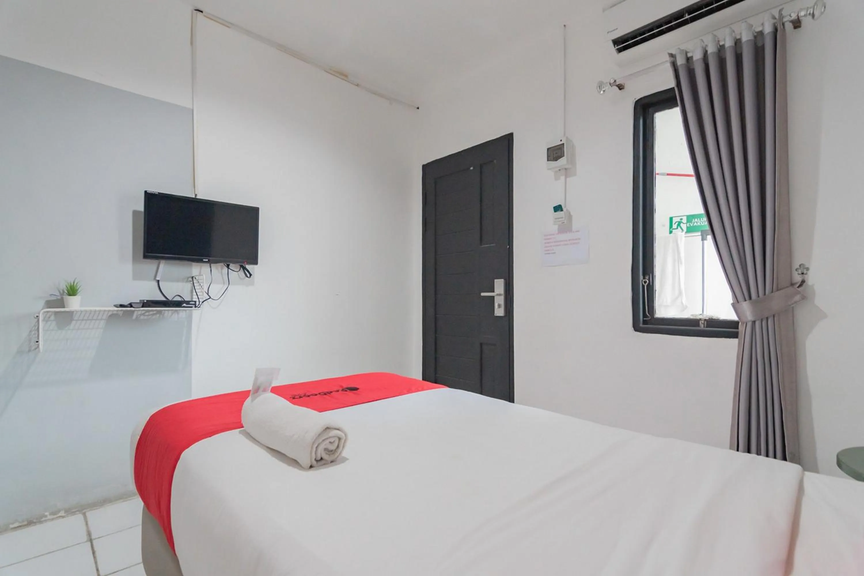 Bed in RedDoorz At Sani Guest House Balikpapan