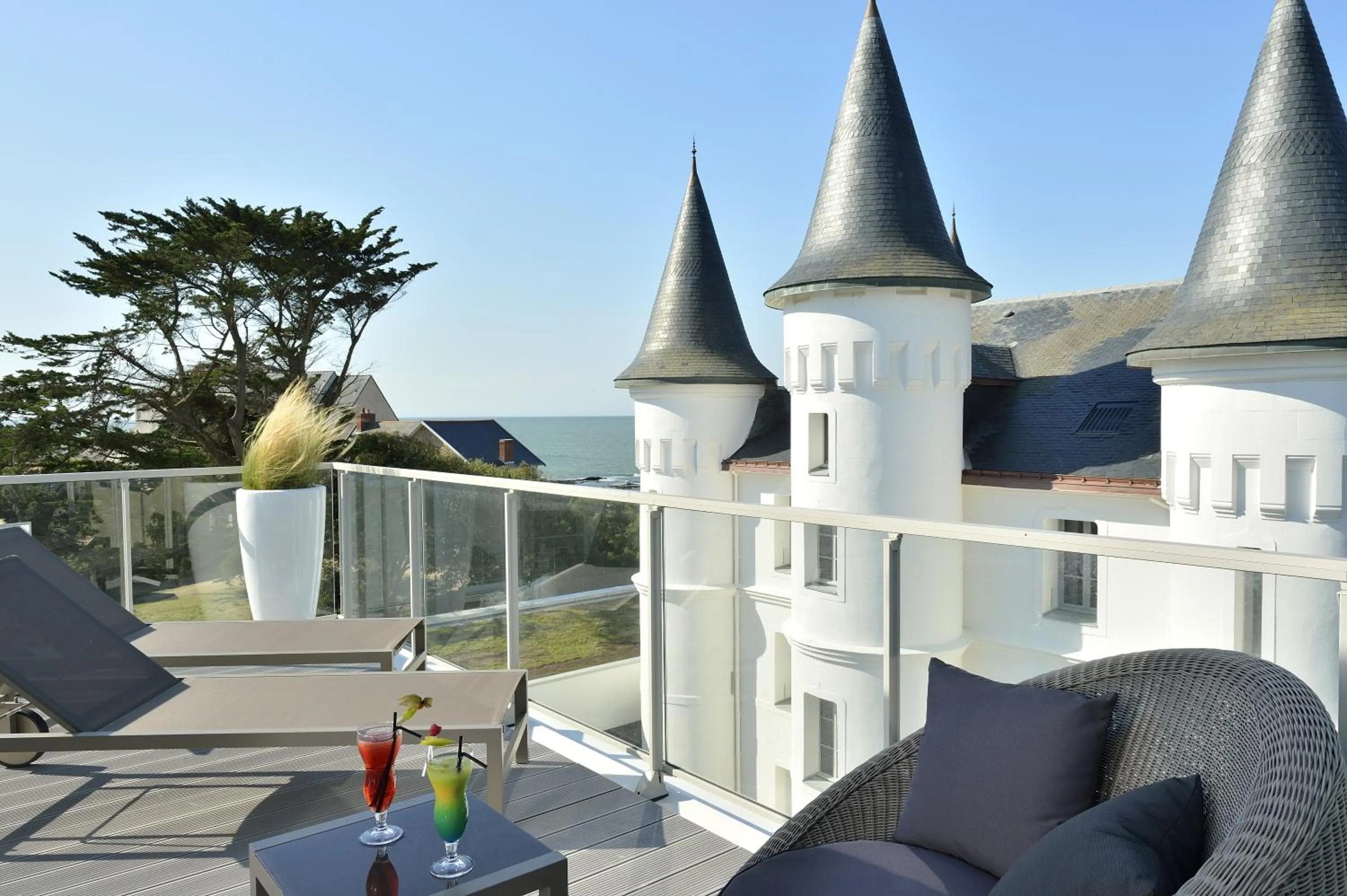 Balcony/Terrace in Hôtel Château des Tourelles - Relais Thalasso & Spa
