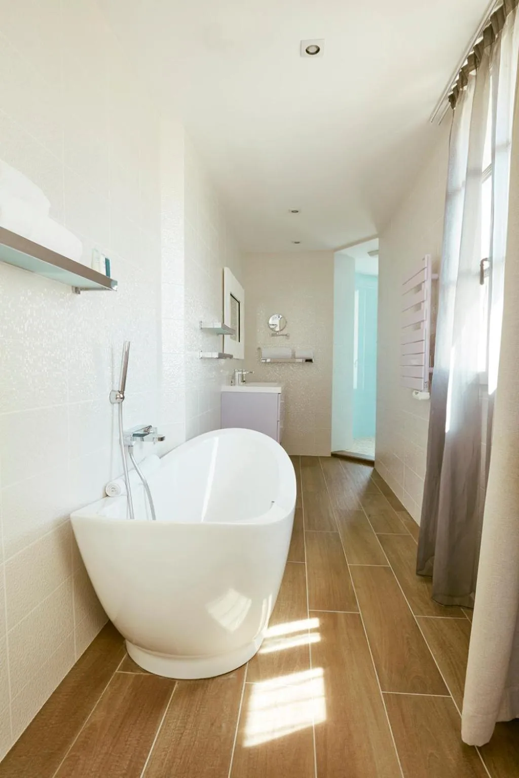 Bathroom, Bed in Hôtel Château des Tourelles - Relais Thalasso & Spa